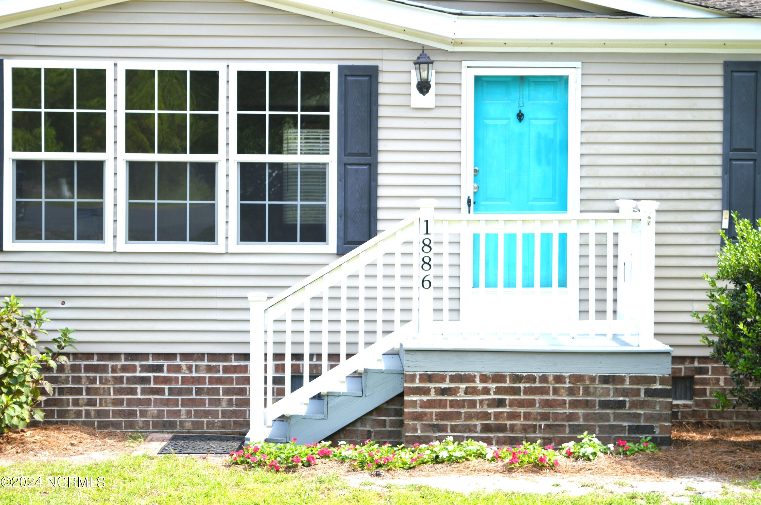 1886 Pelican Point Court SE