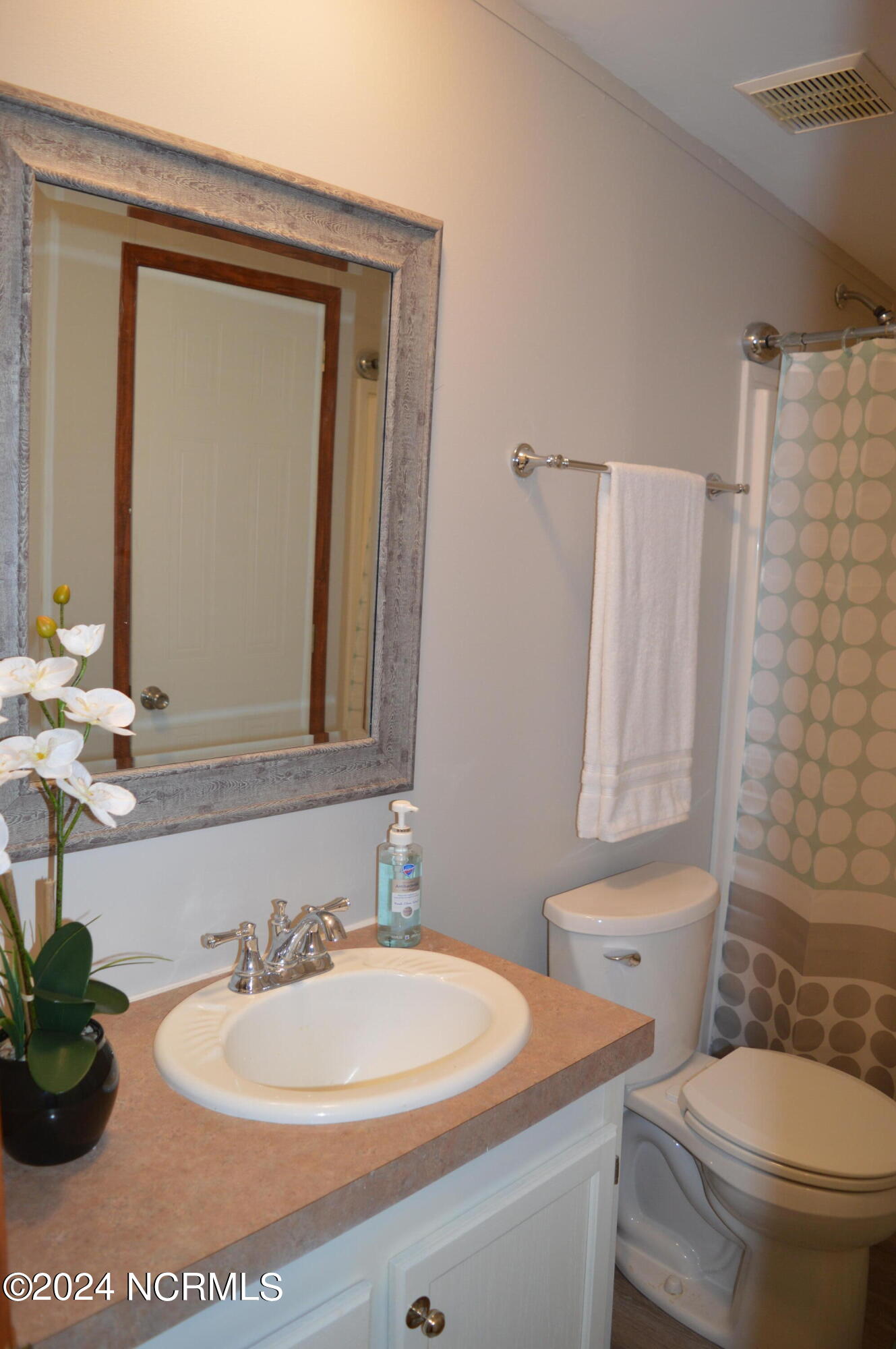 1886 Pelican Point Court SE