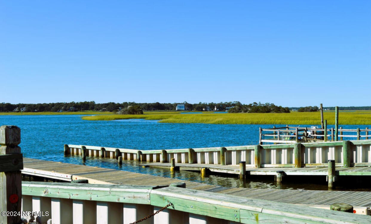 1886 Pelican Point Court SE