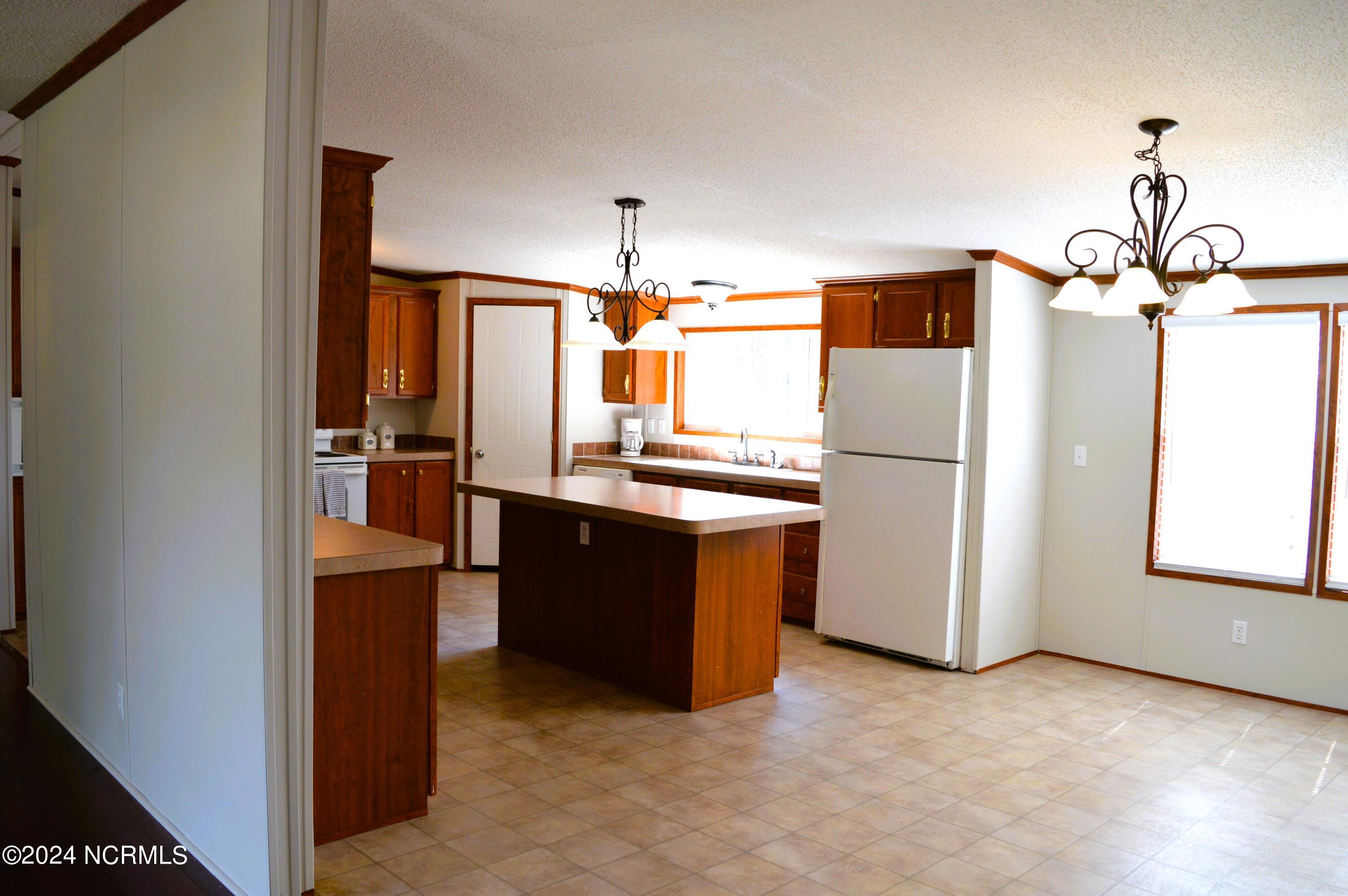 1886 Pelican Point Court SE