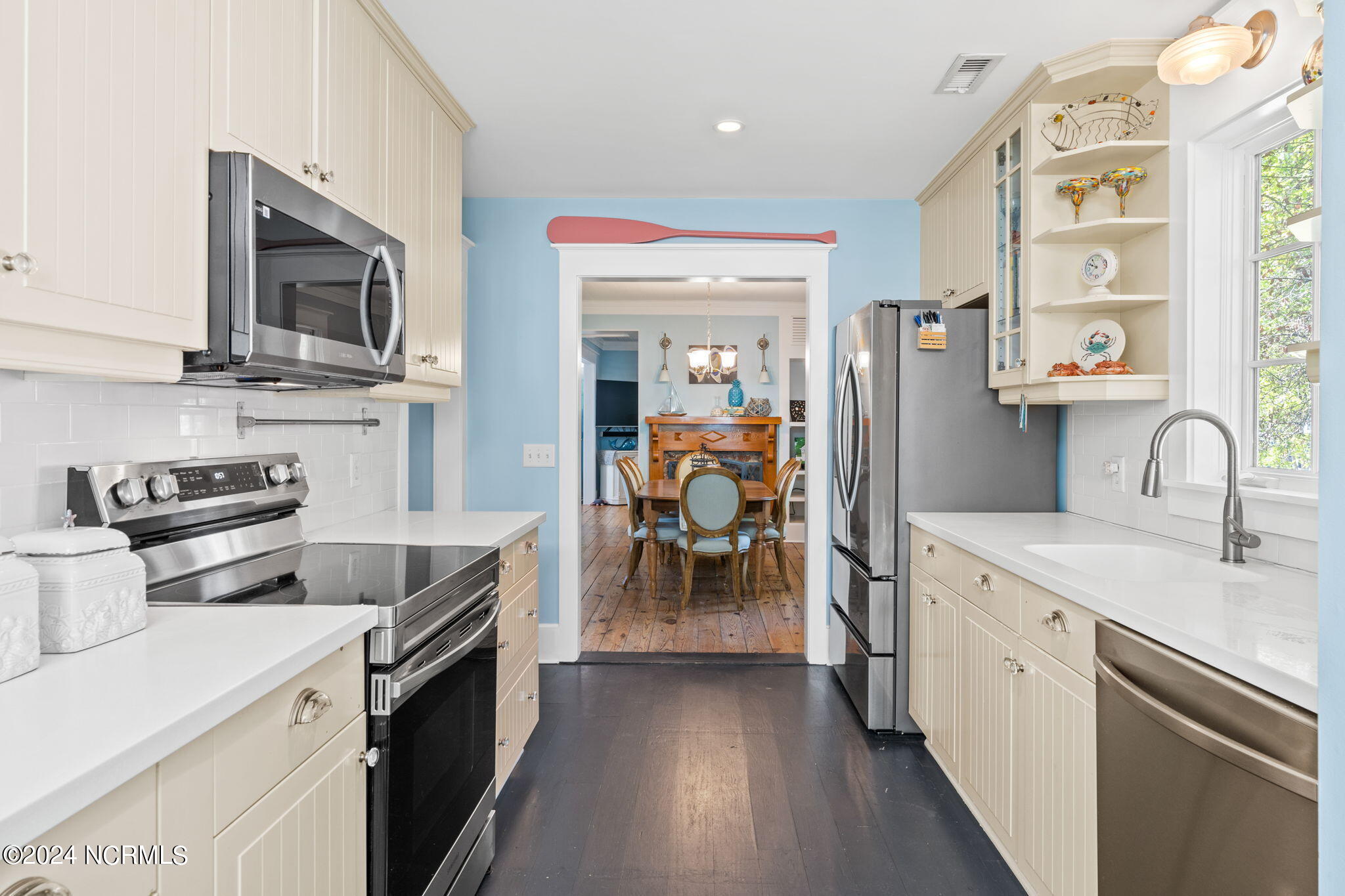 110 W St George Street