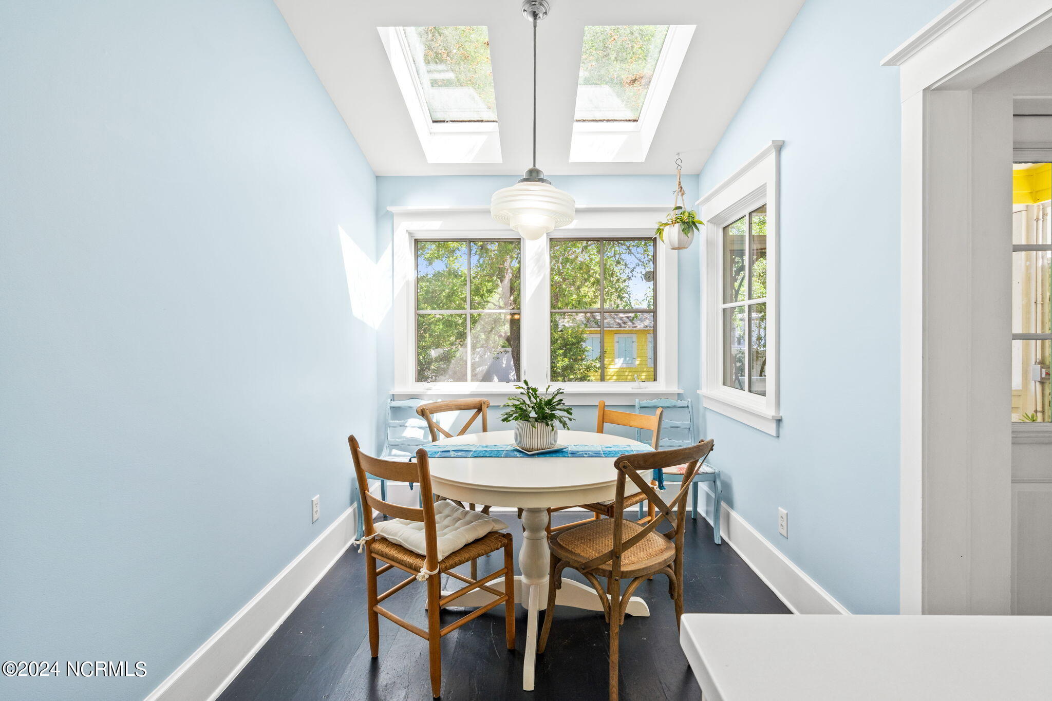 110 W St George Street