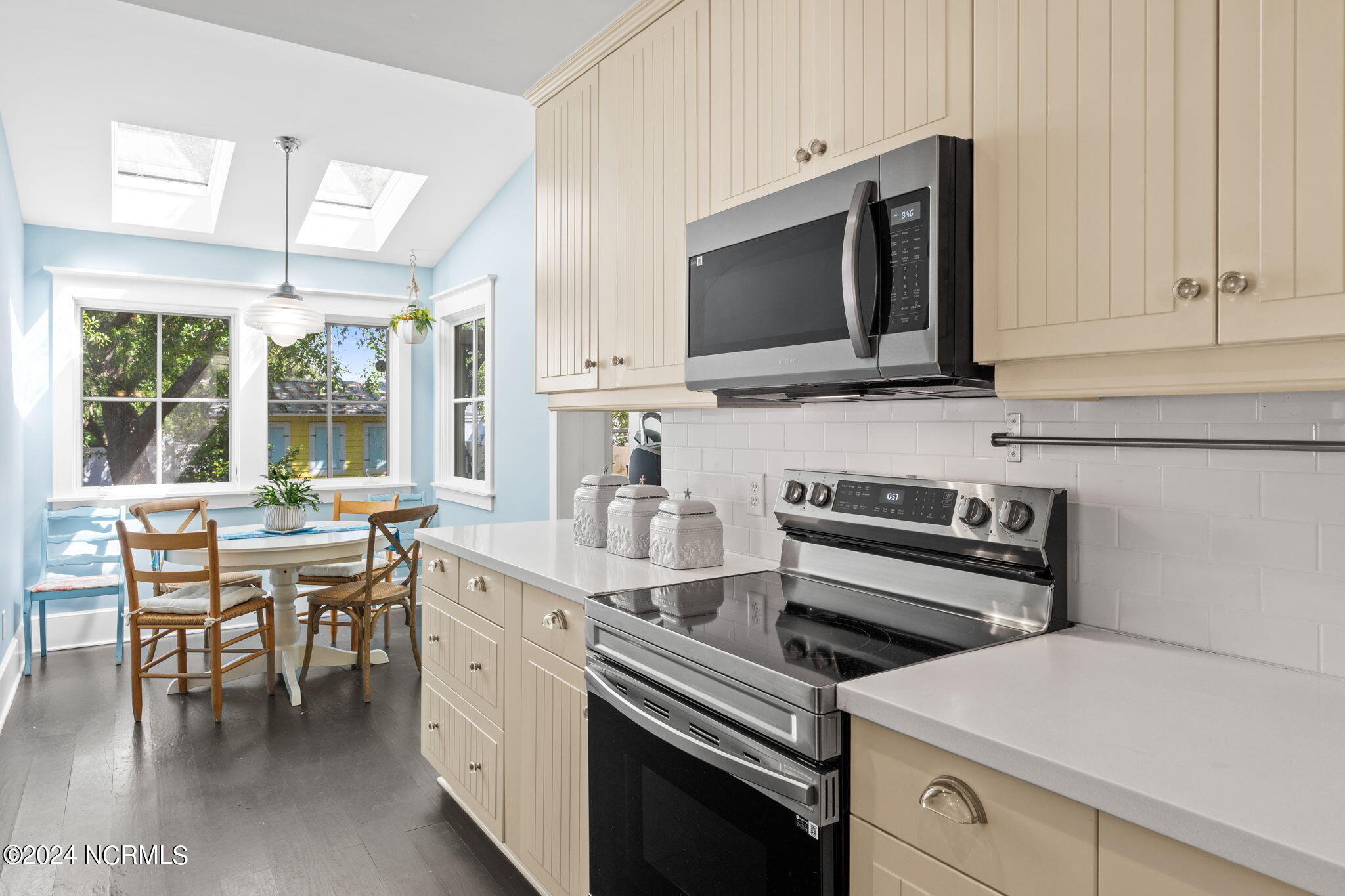 110 W St George Street