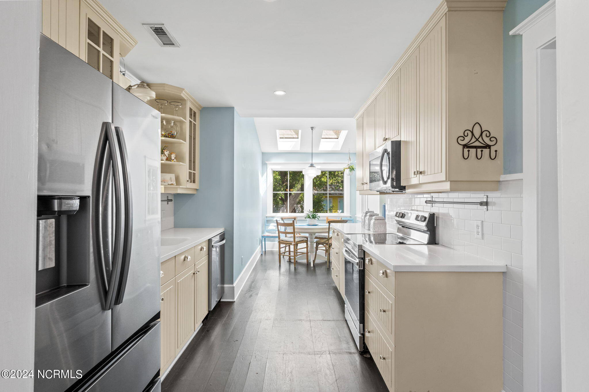 110 W St George Street