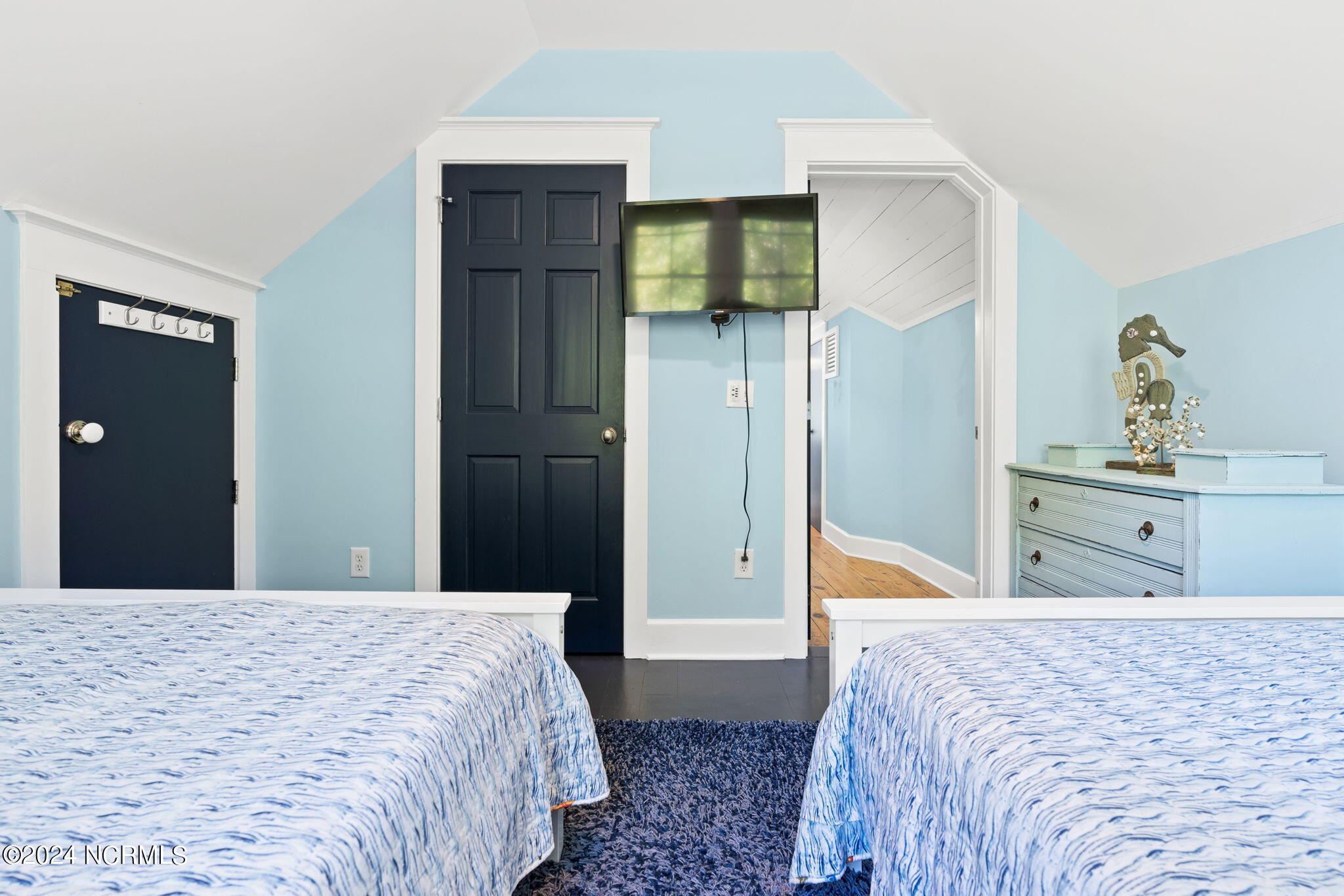 110 W St George Street