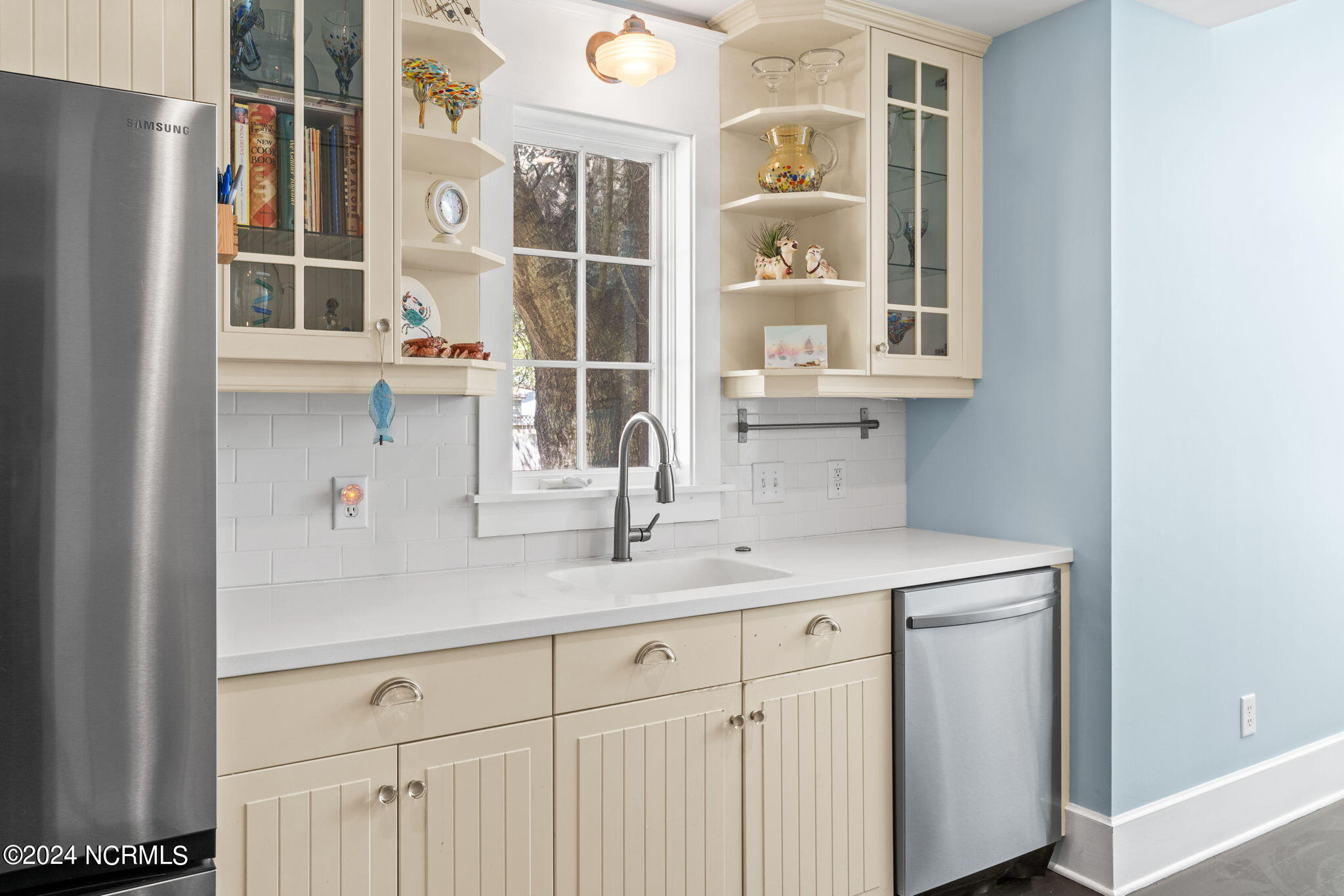 110 W St George Street