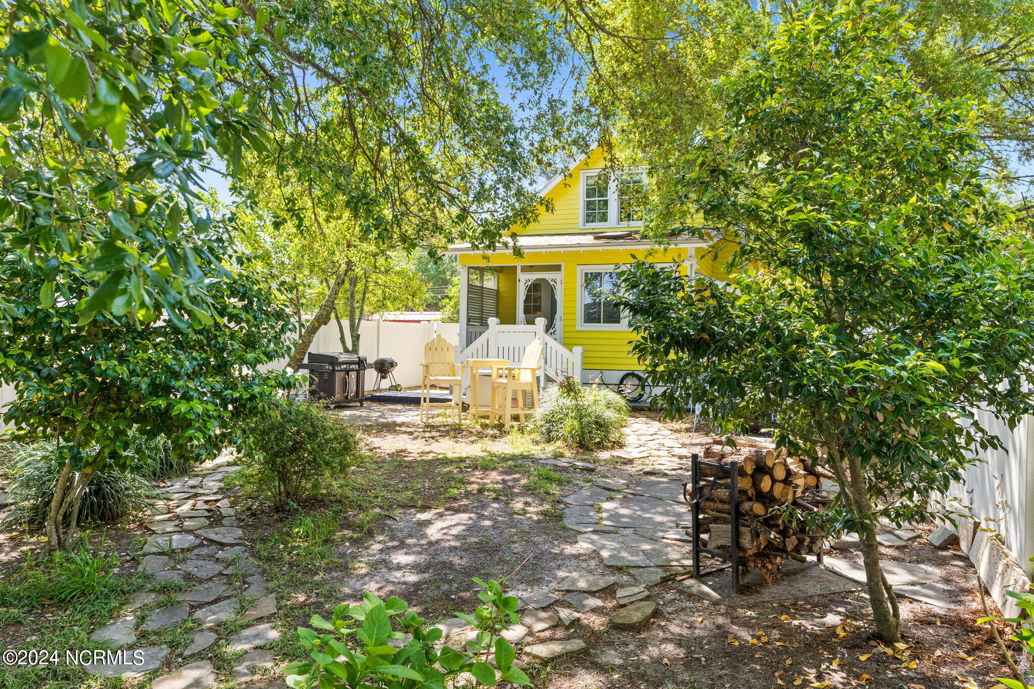 110 W St George Street