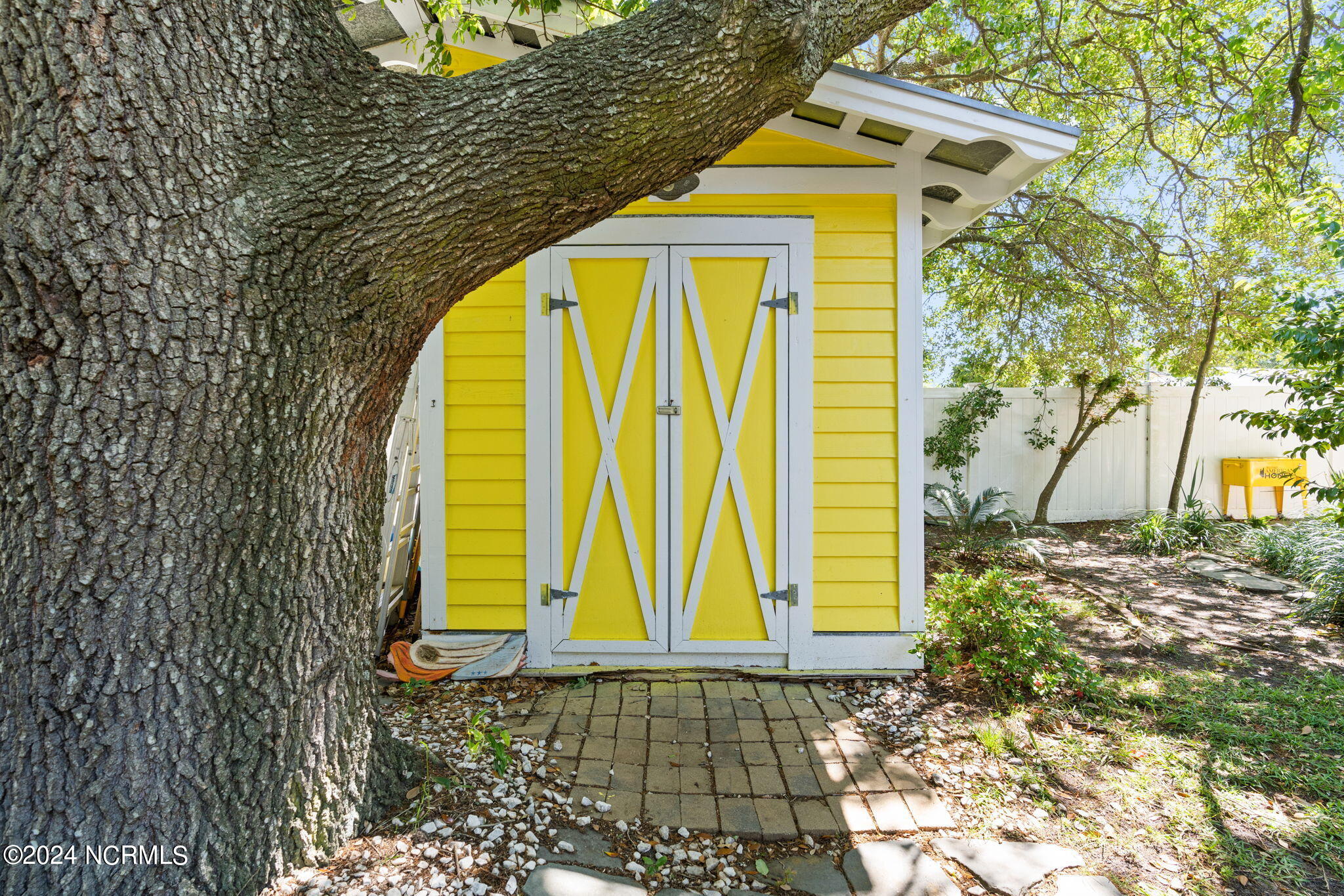 110 W St George Street