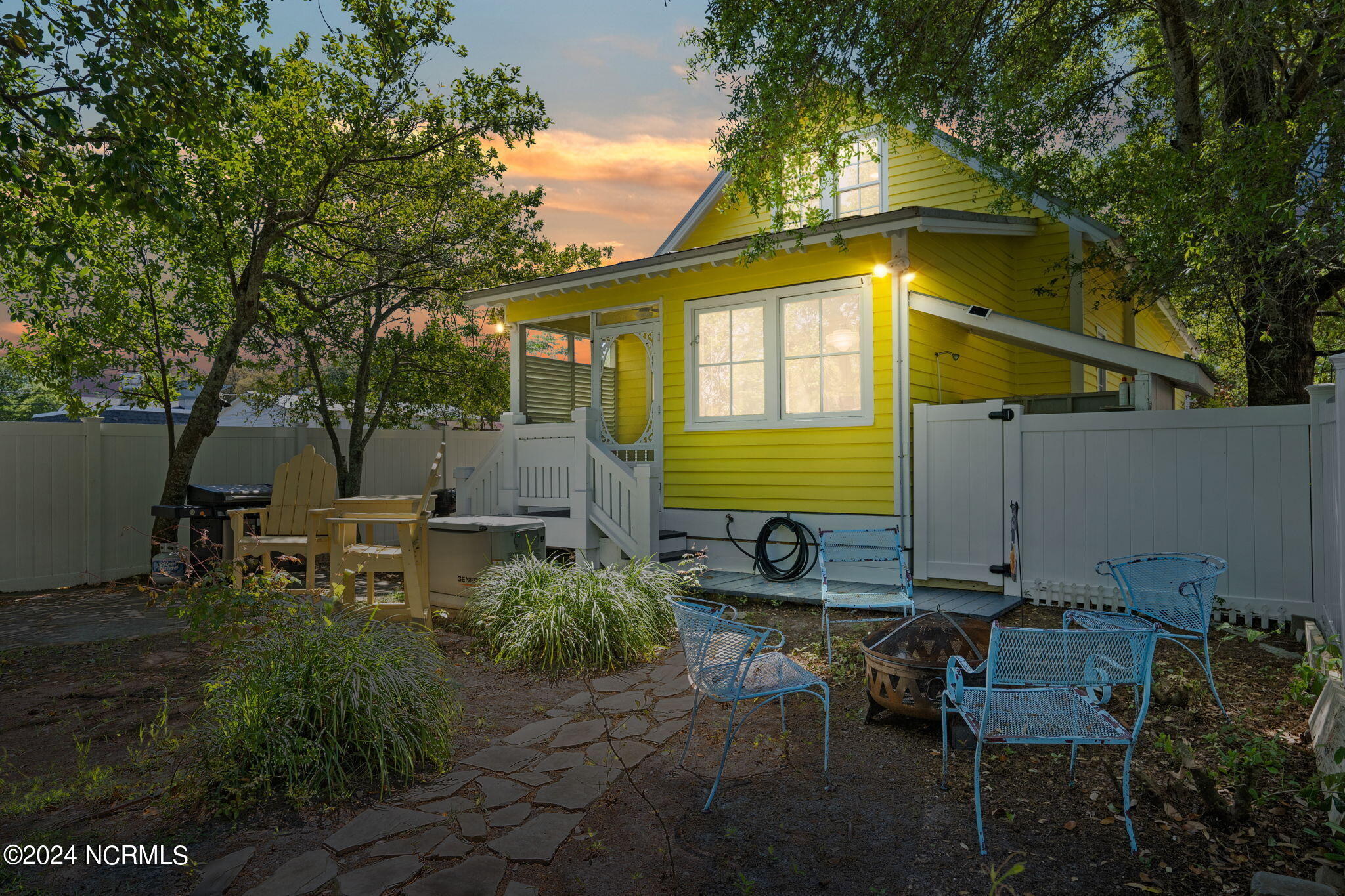 110 W St George Street