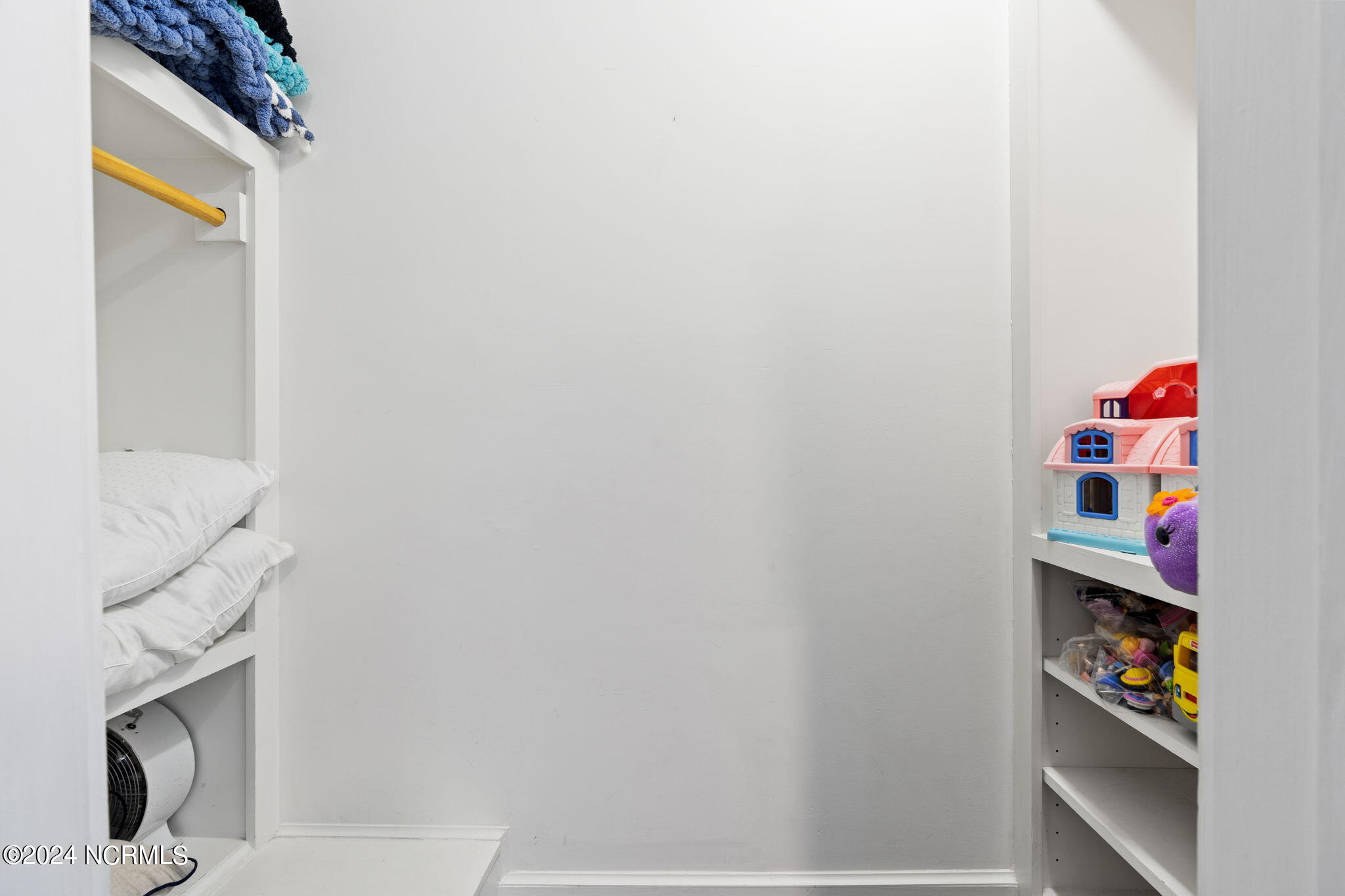 110 W St George Street