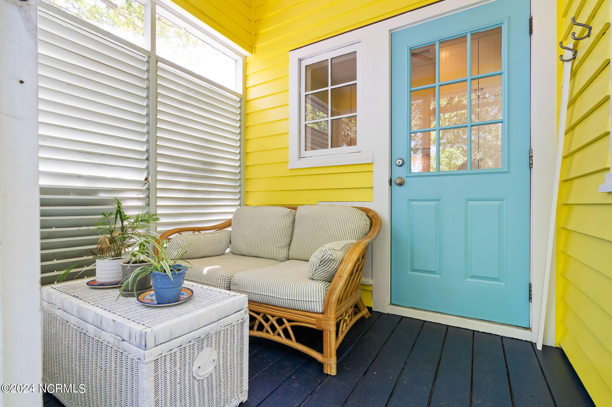 110 W St George Street