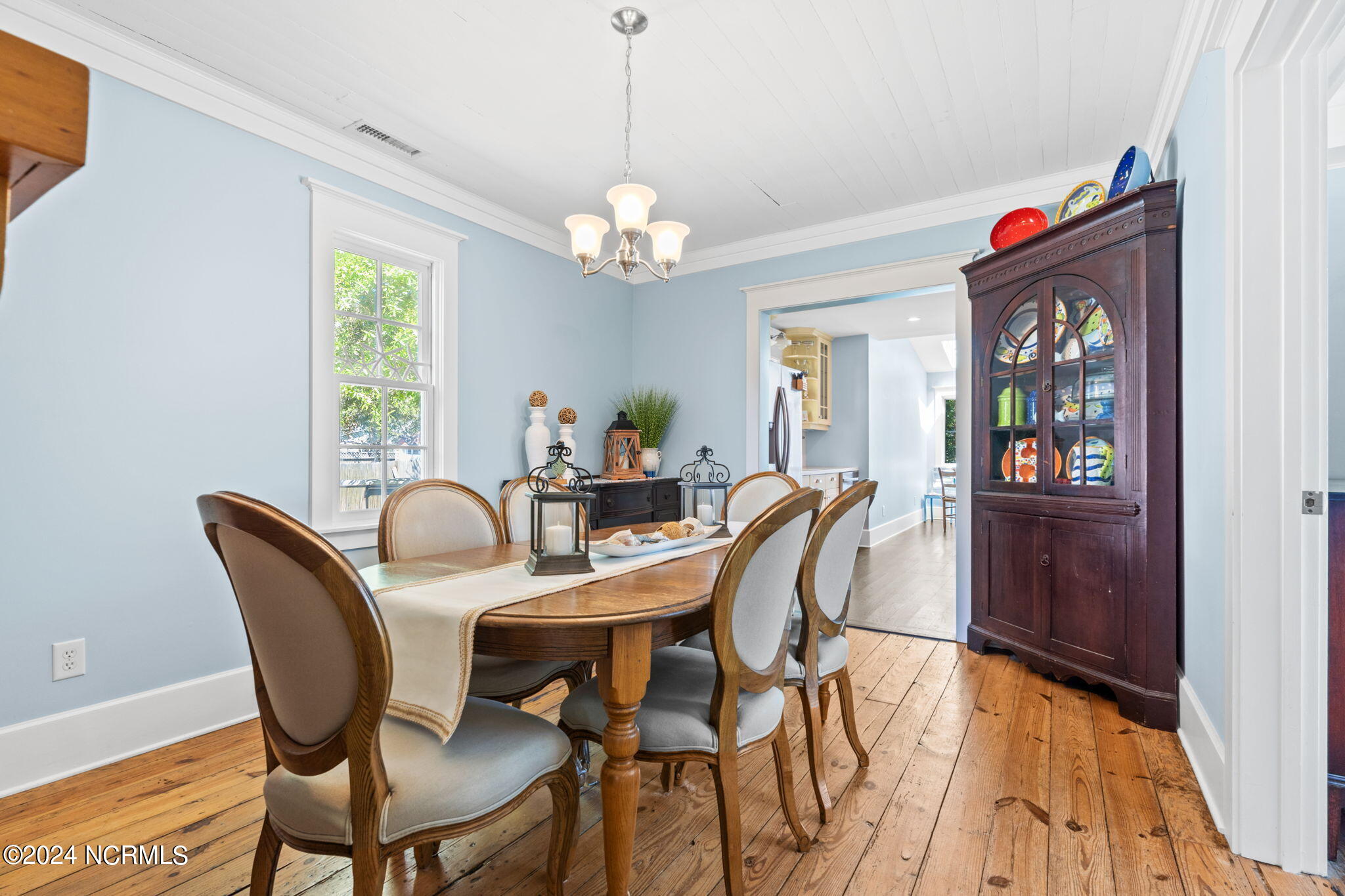 110 W St George Street