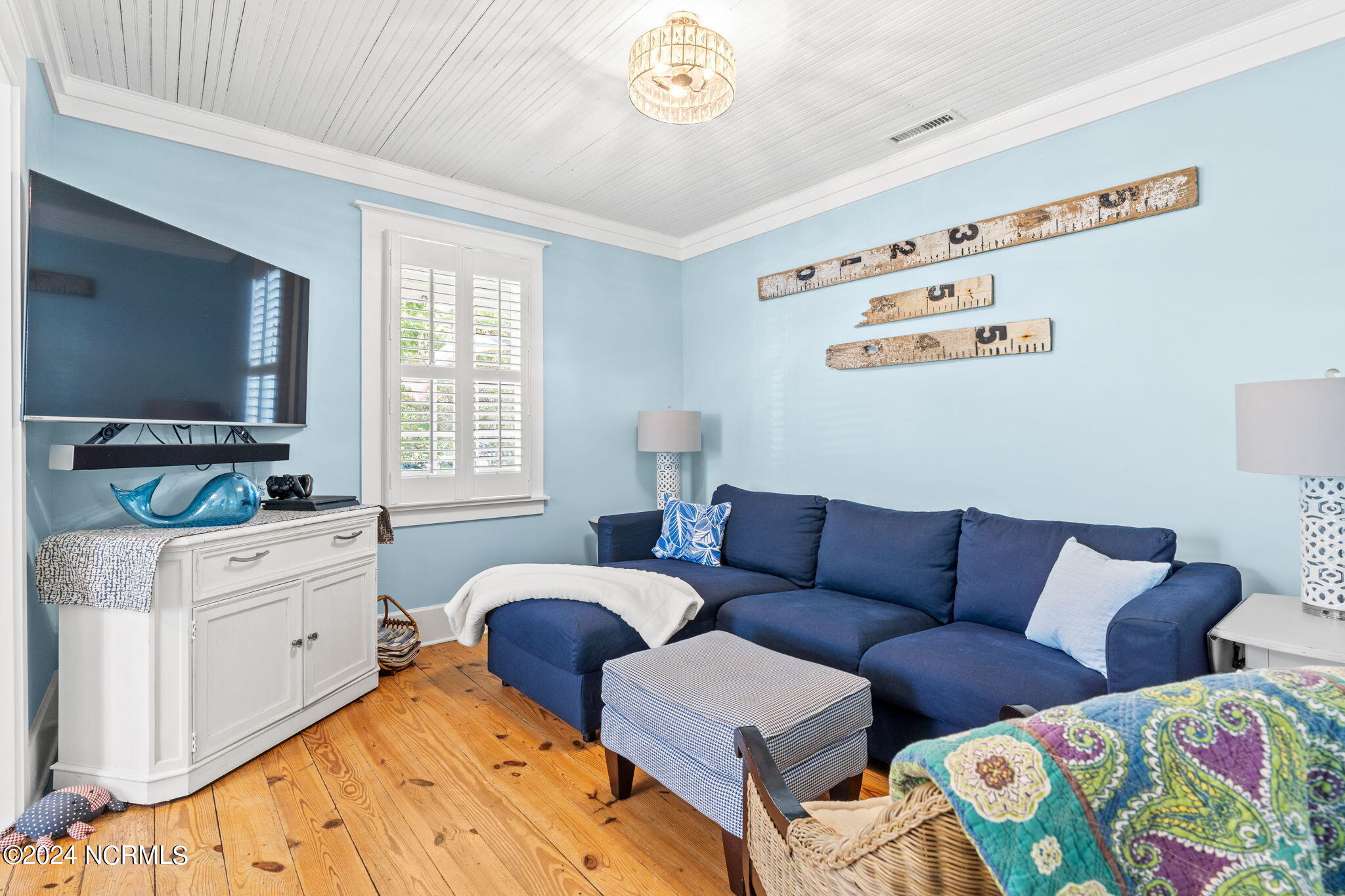 110 W St George Street