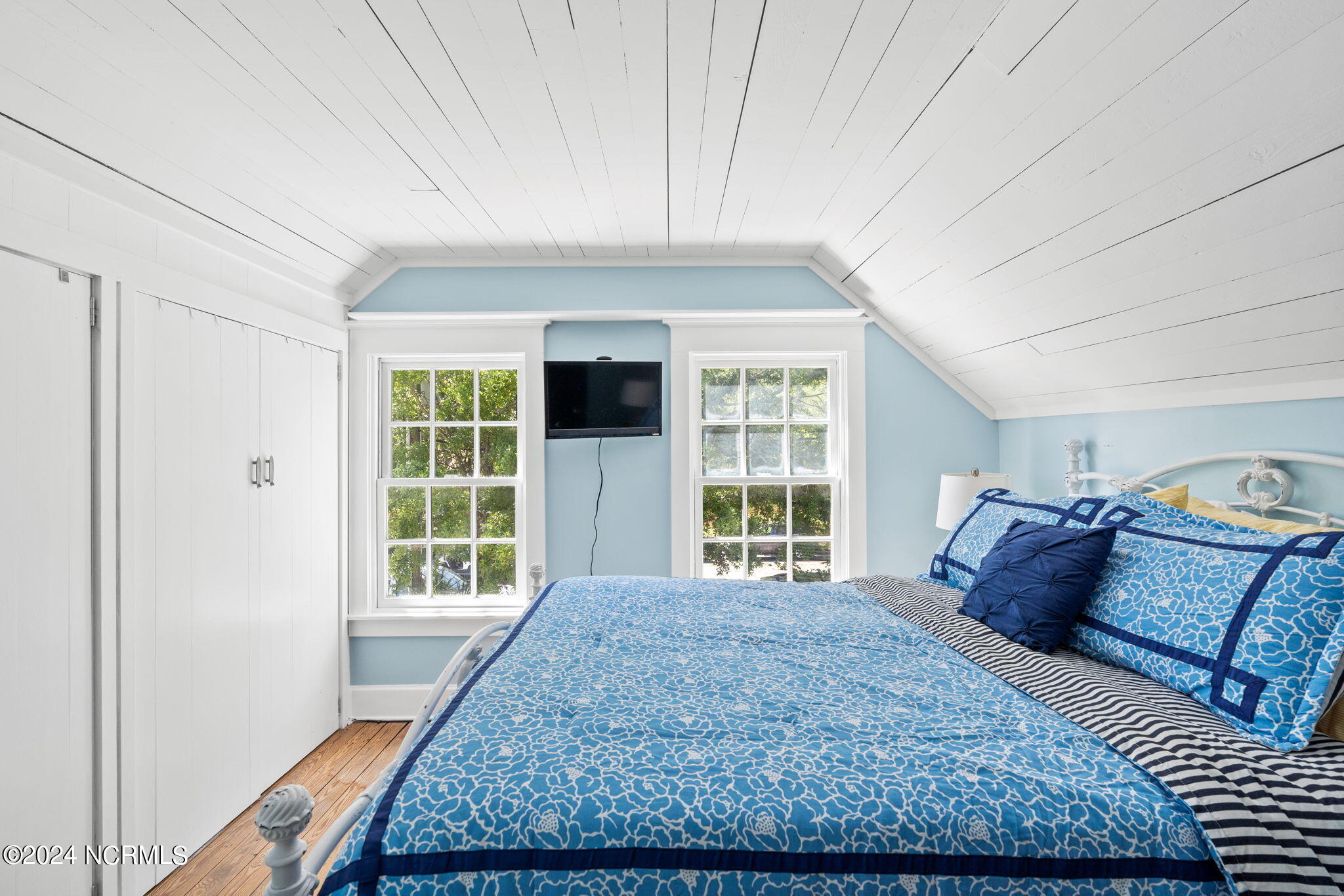 110 W St George Street