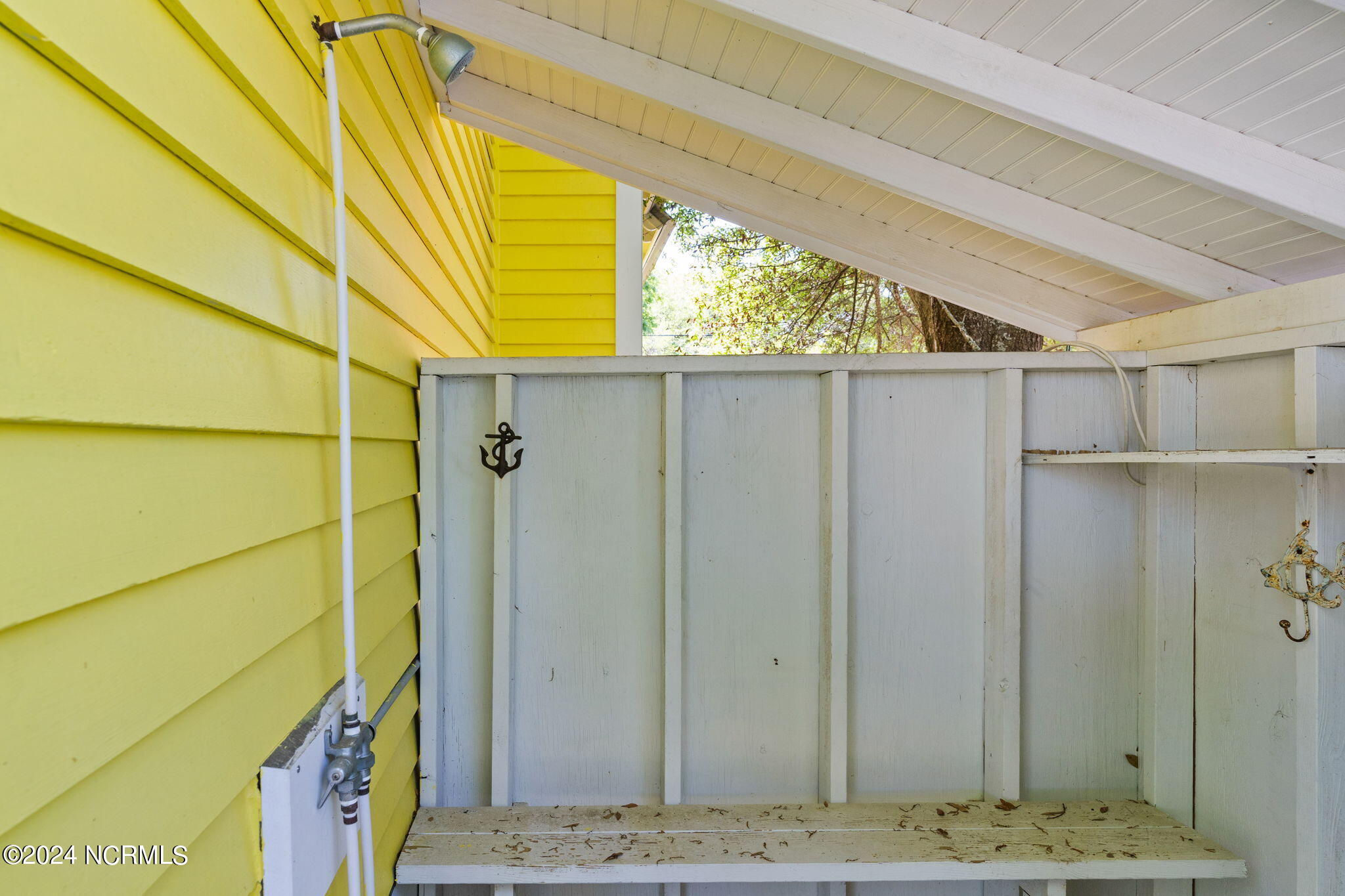 110 W St George Street