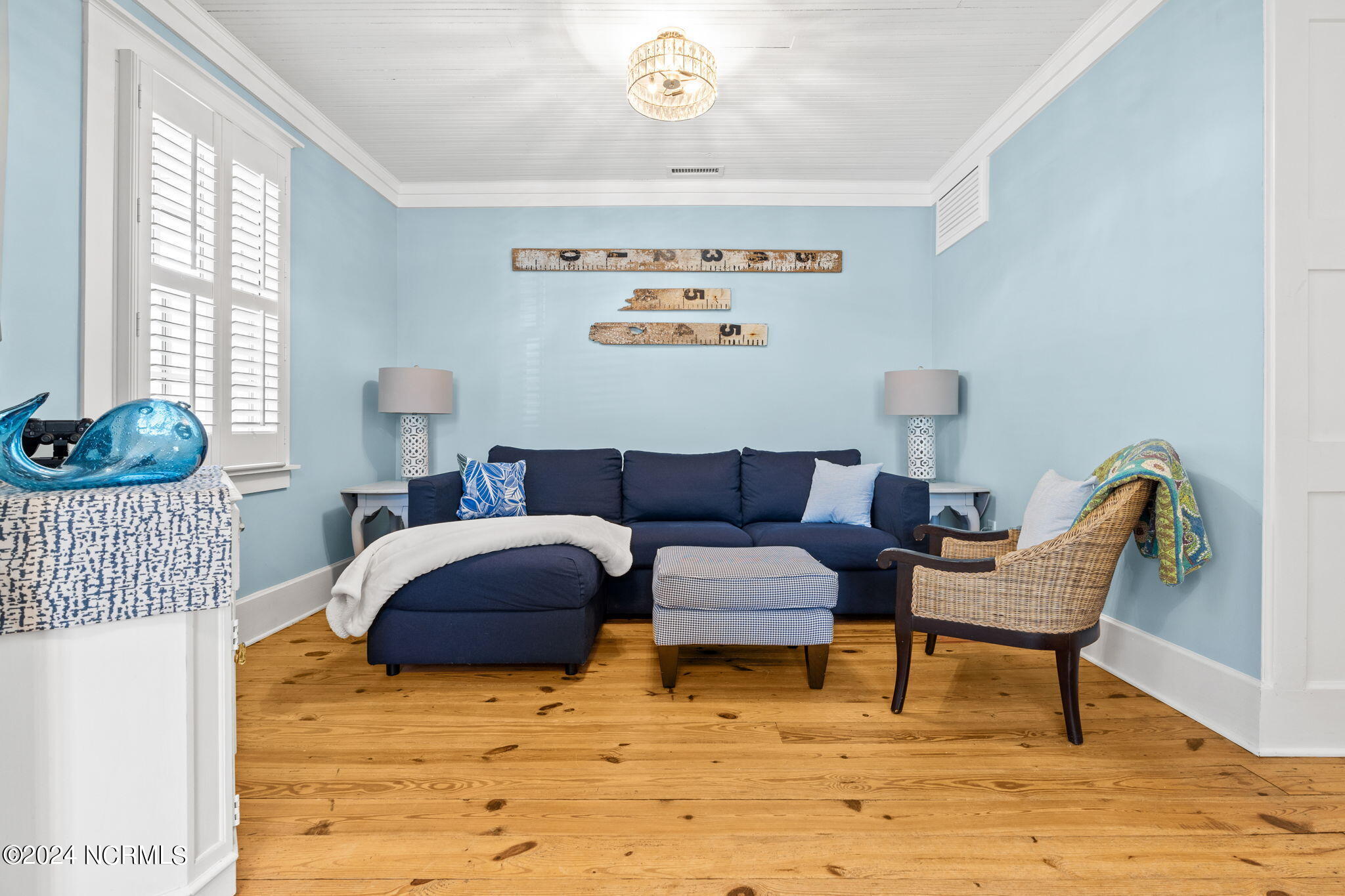 110 W St George Street