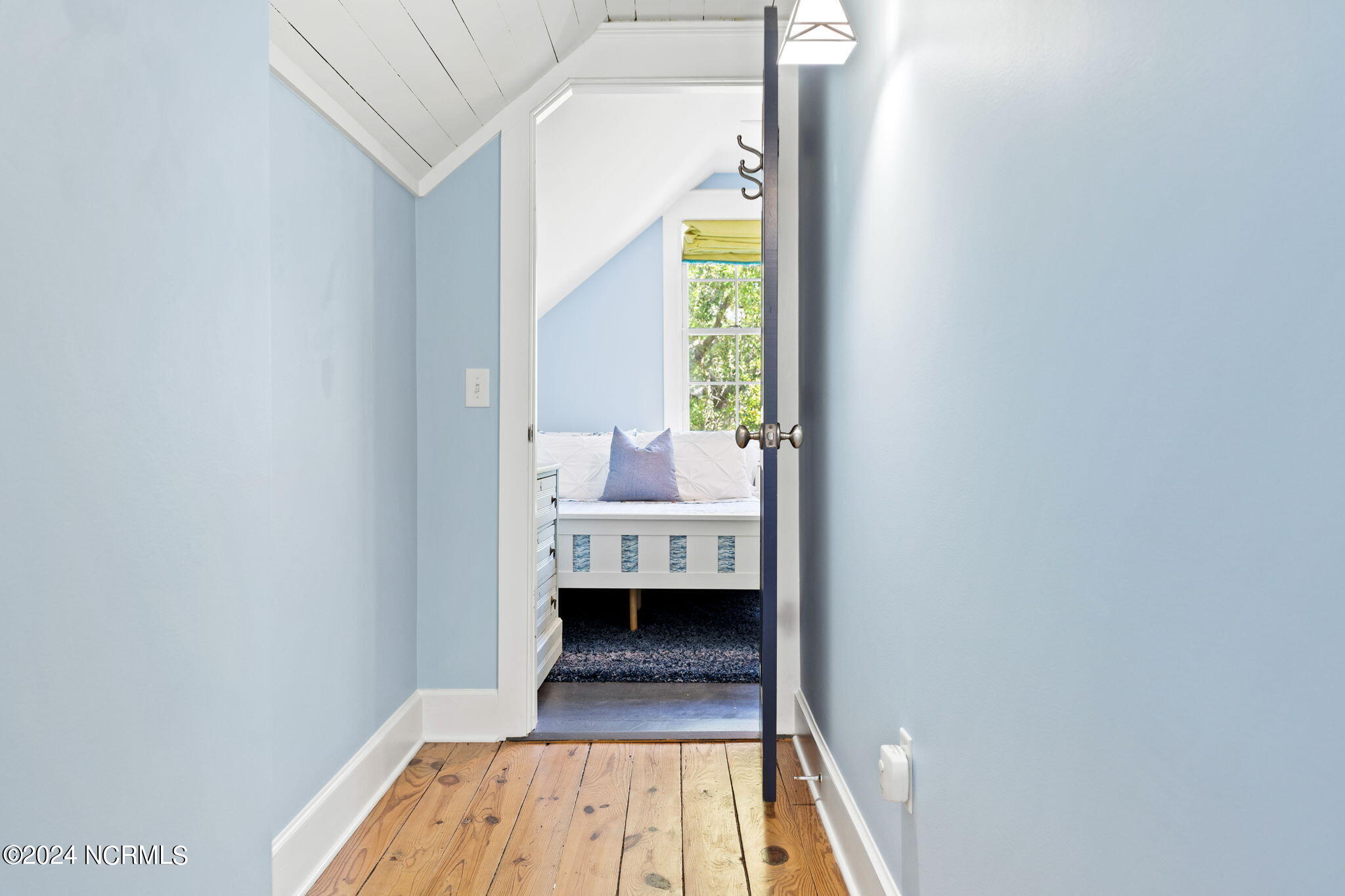 110 W St George Street