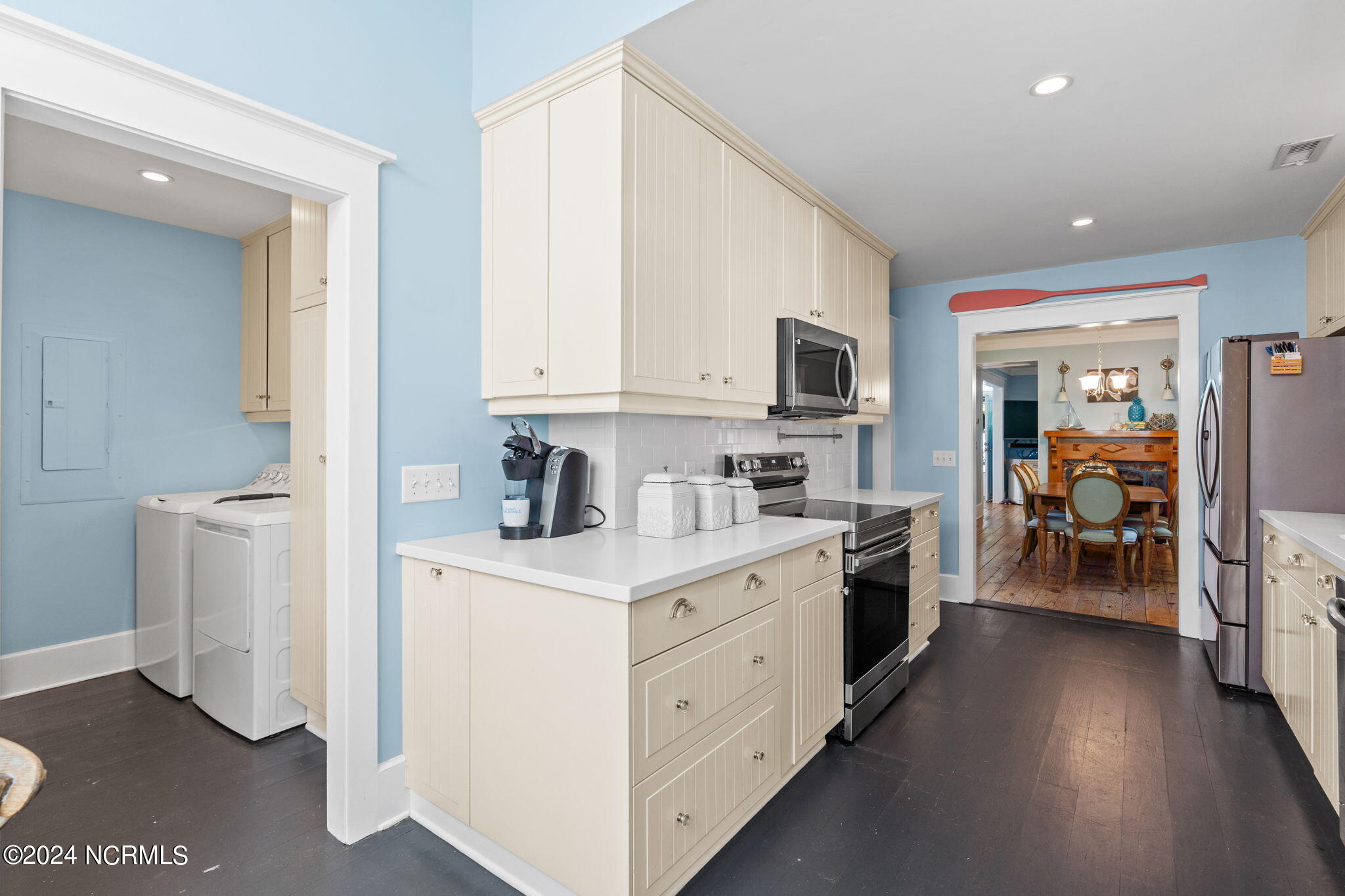 110 W St George Street