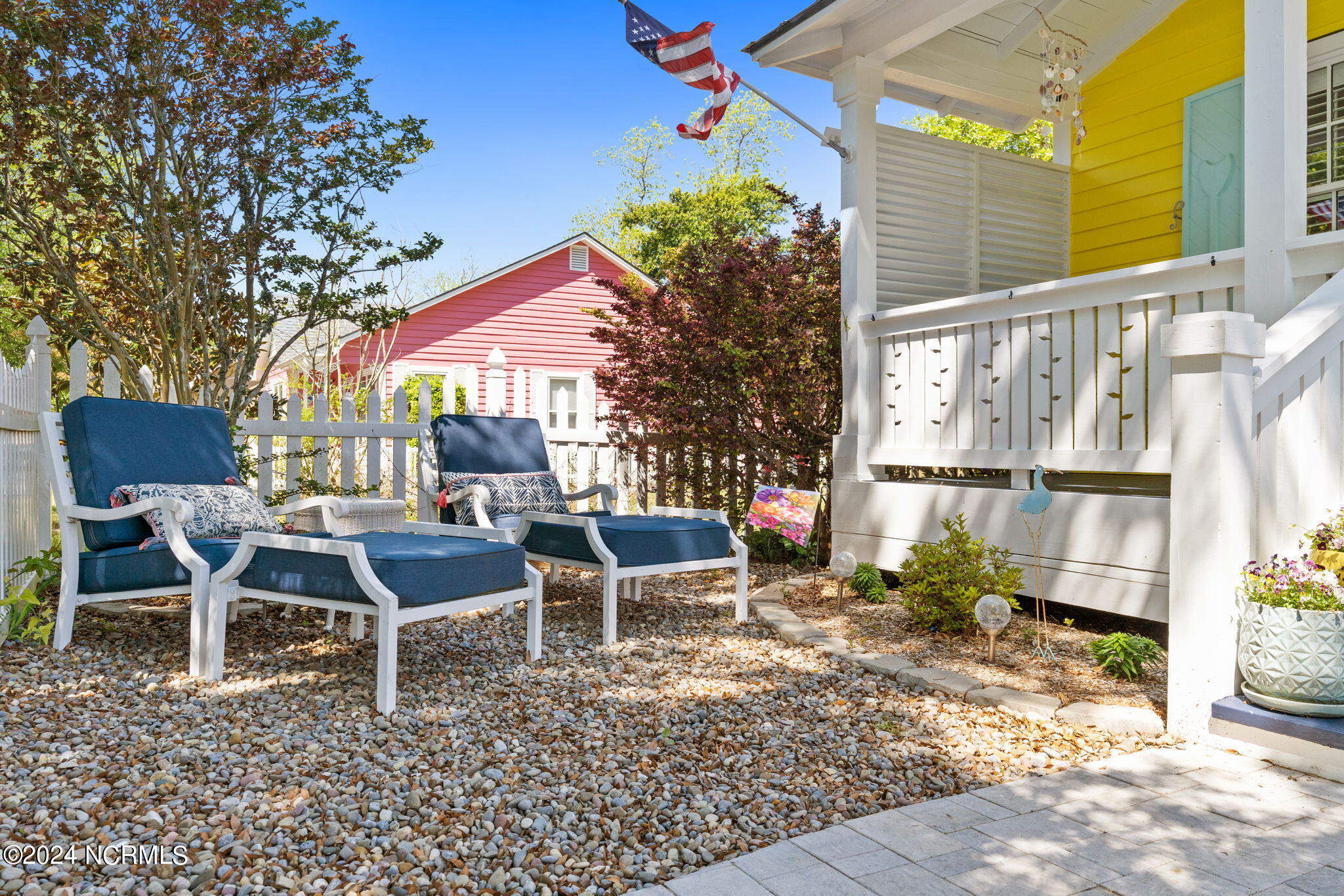 110 W St George Street