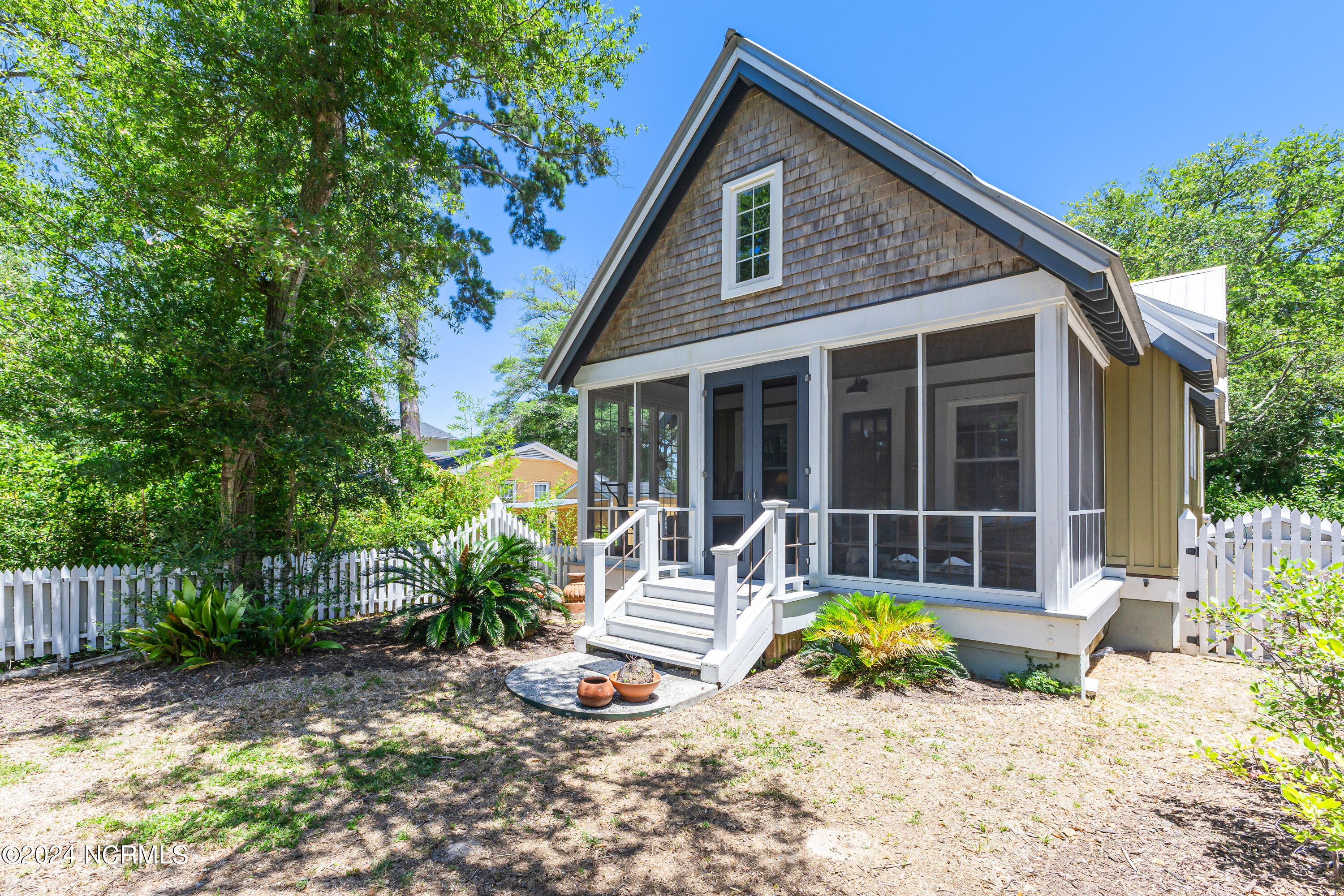 413 N Caswell Avenue