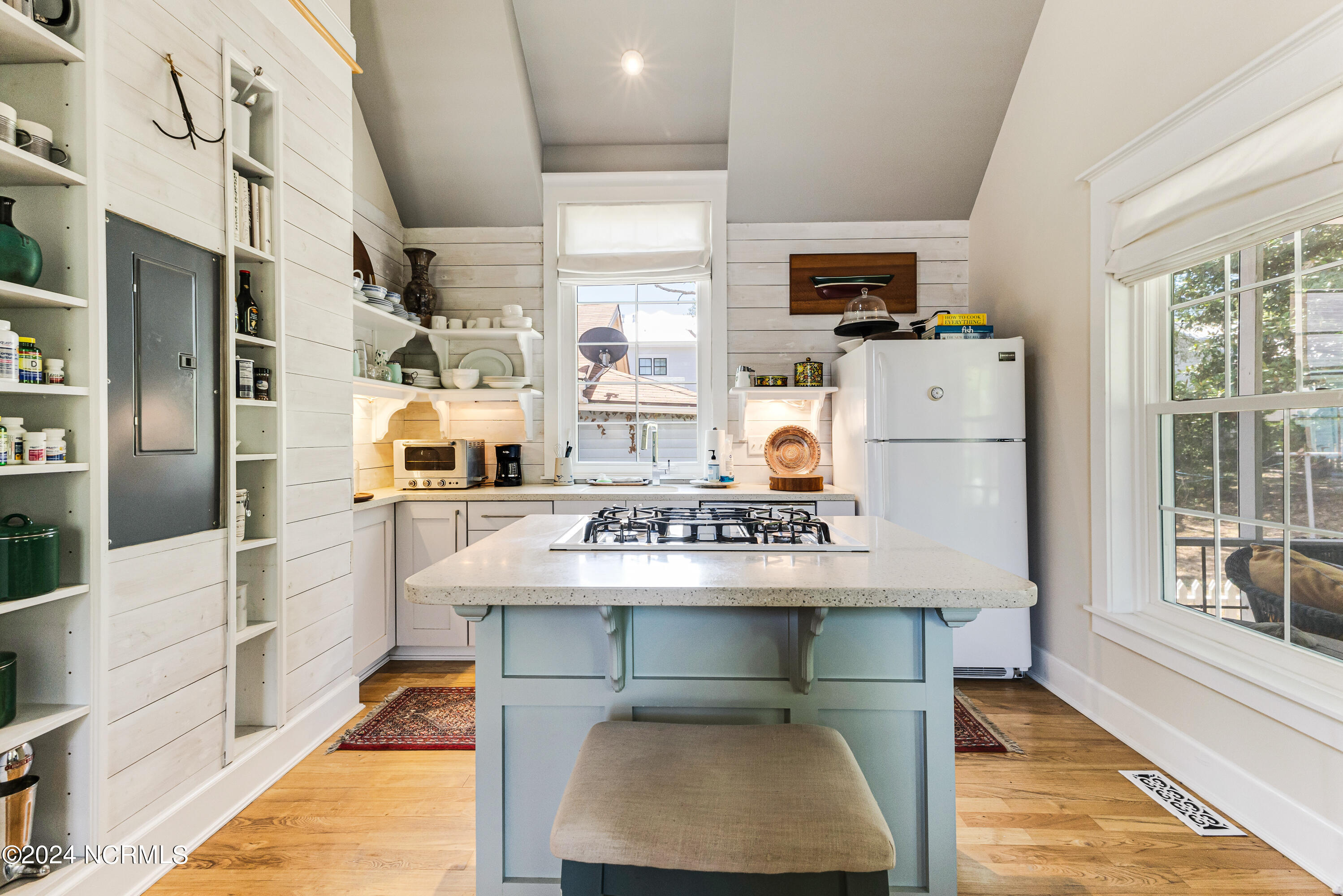 413 N Caswell Avenue