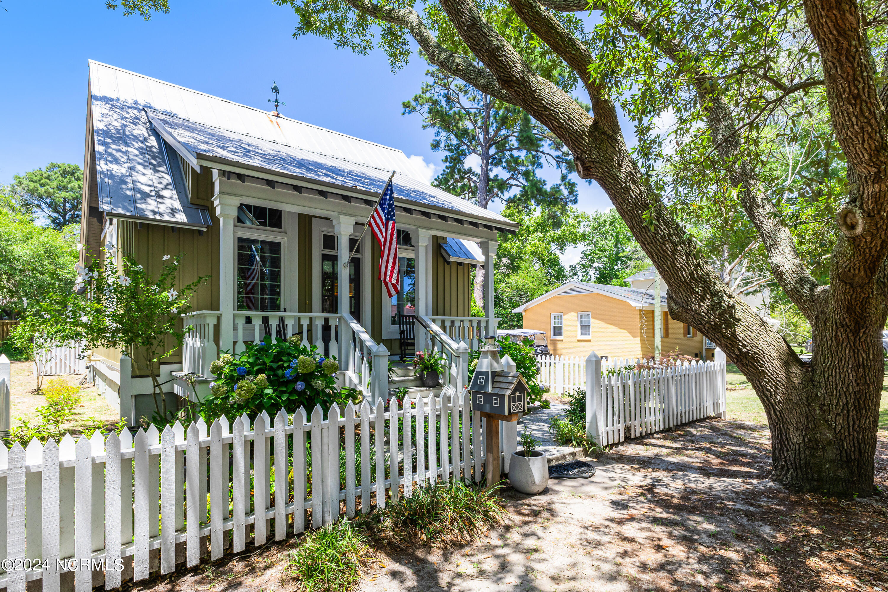 413 N Caswell Avenue