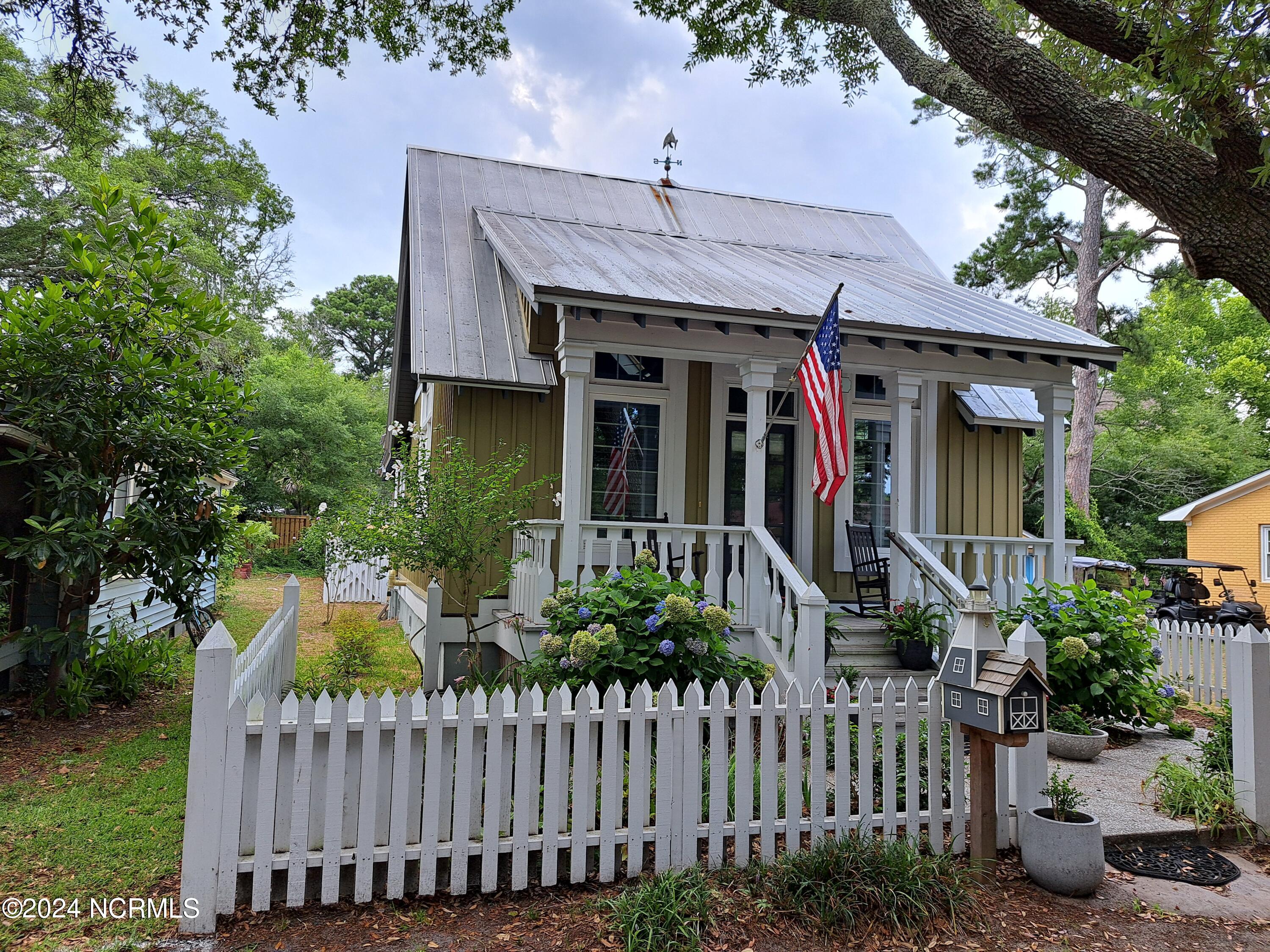 413 N Caswell Avenue