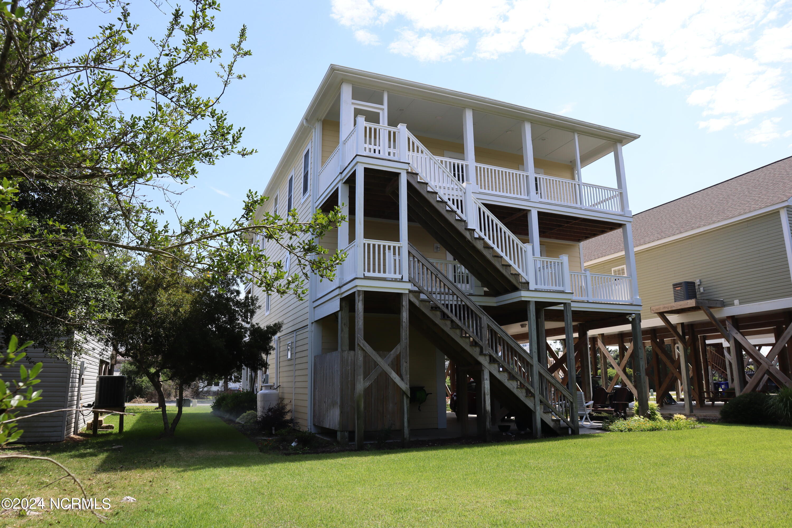 1636 E Dolphin Drive