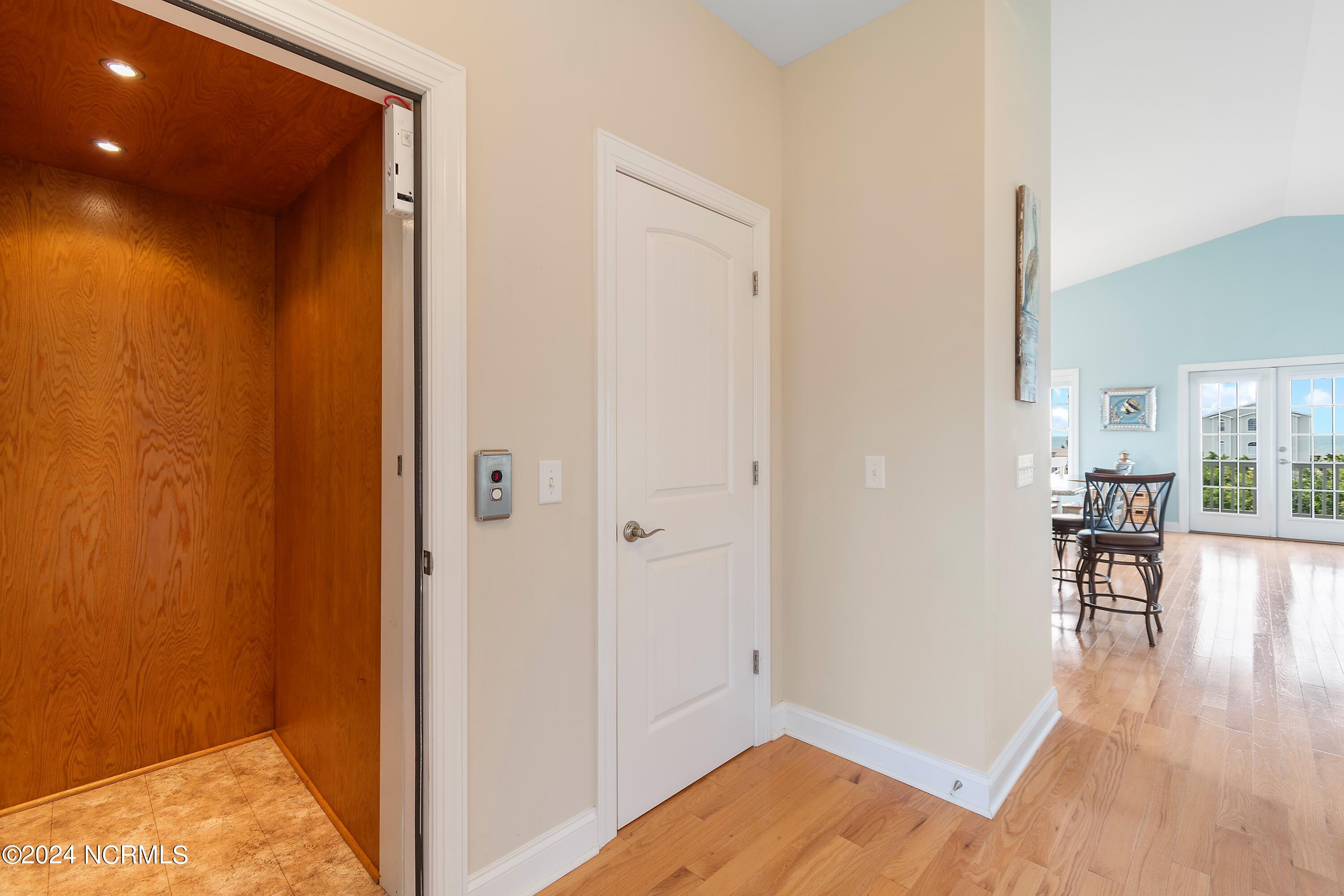 1636 E Dolphin Drive