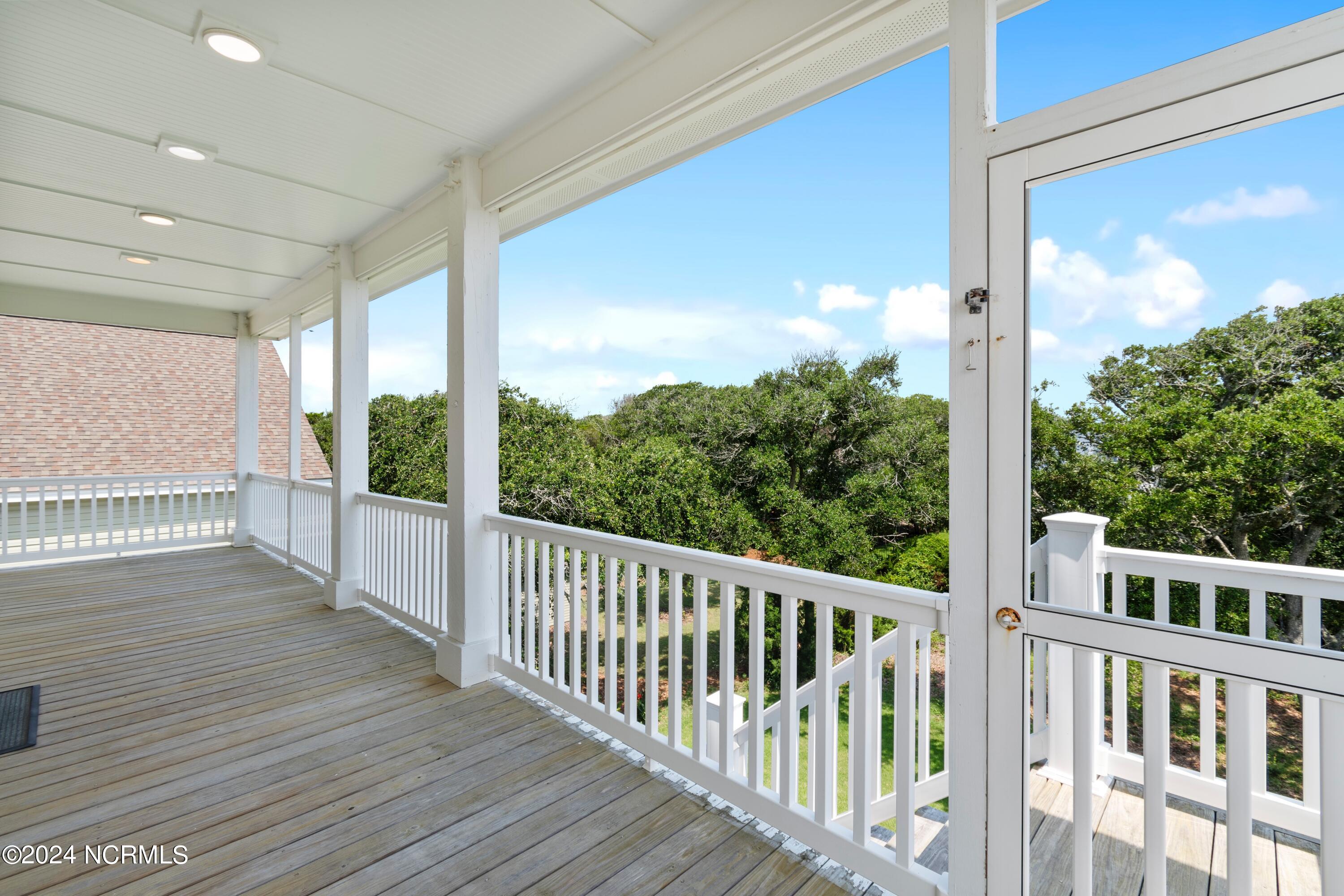 1636 E Dolphin Drive