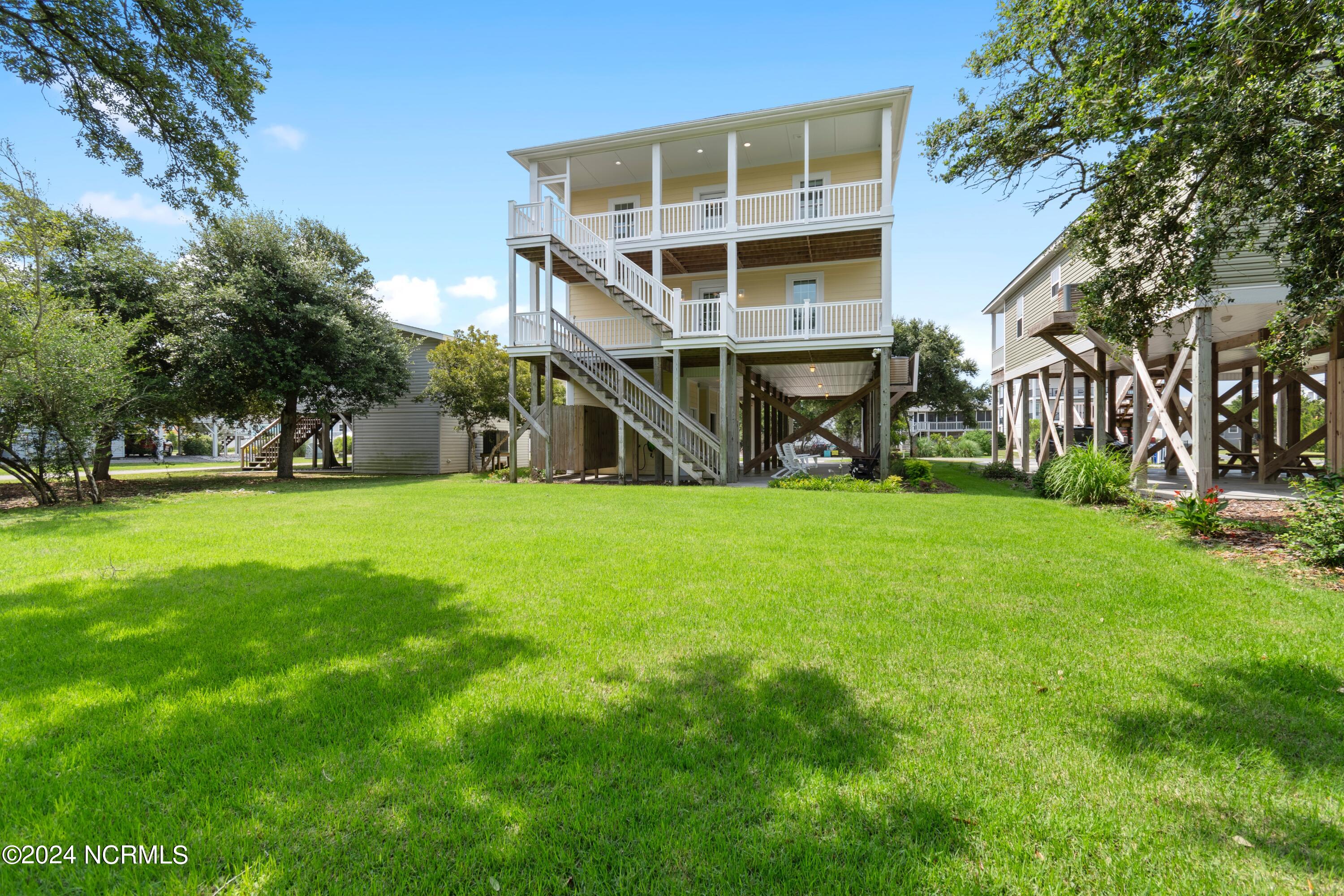 1636 E Dolphin Drive