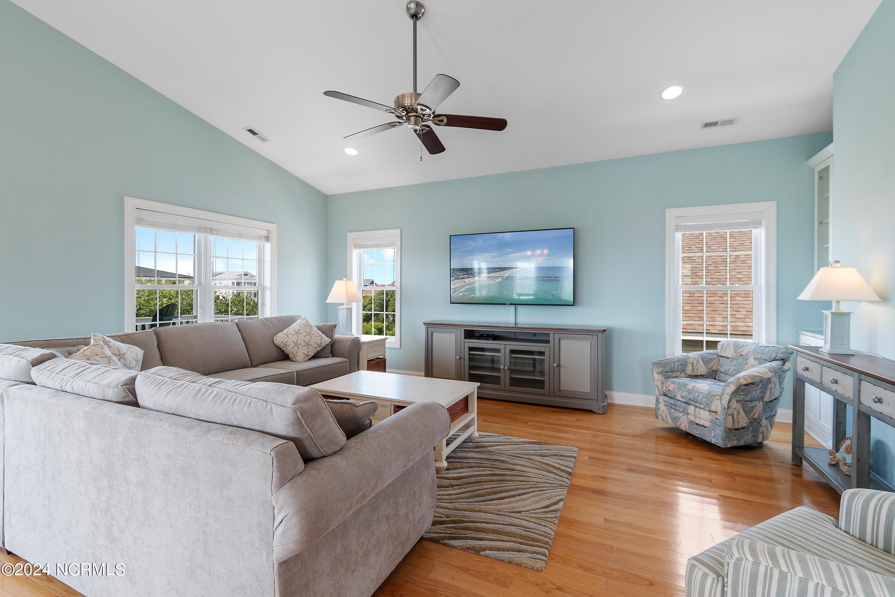 1636 E Dolphin Drive