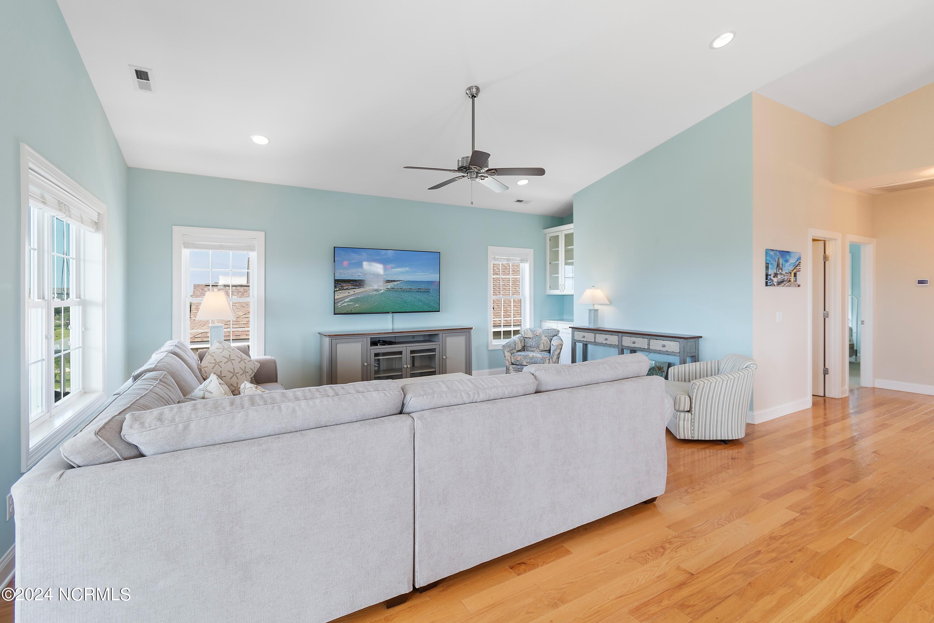 1636 E Dolphin Drive