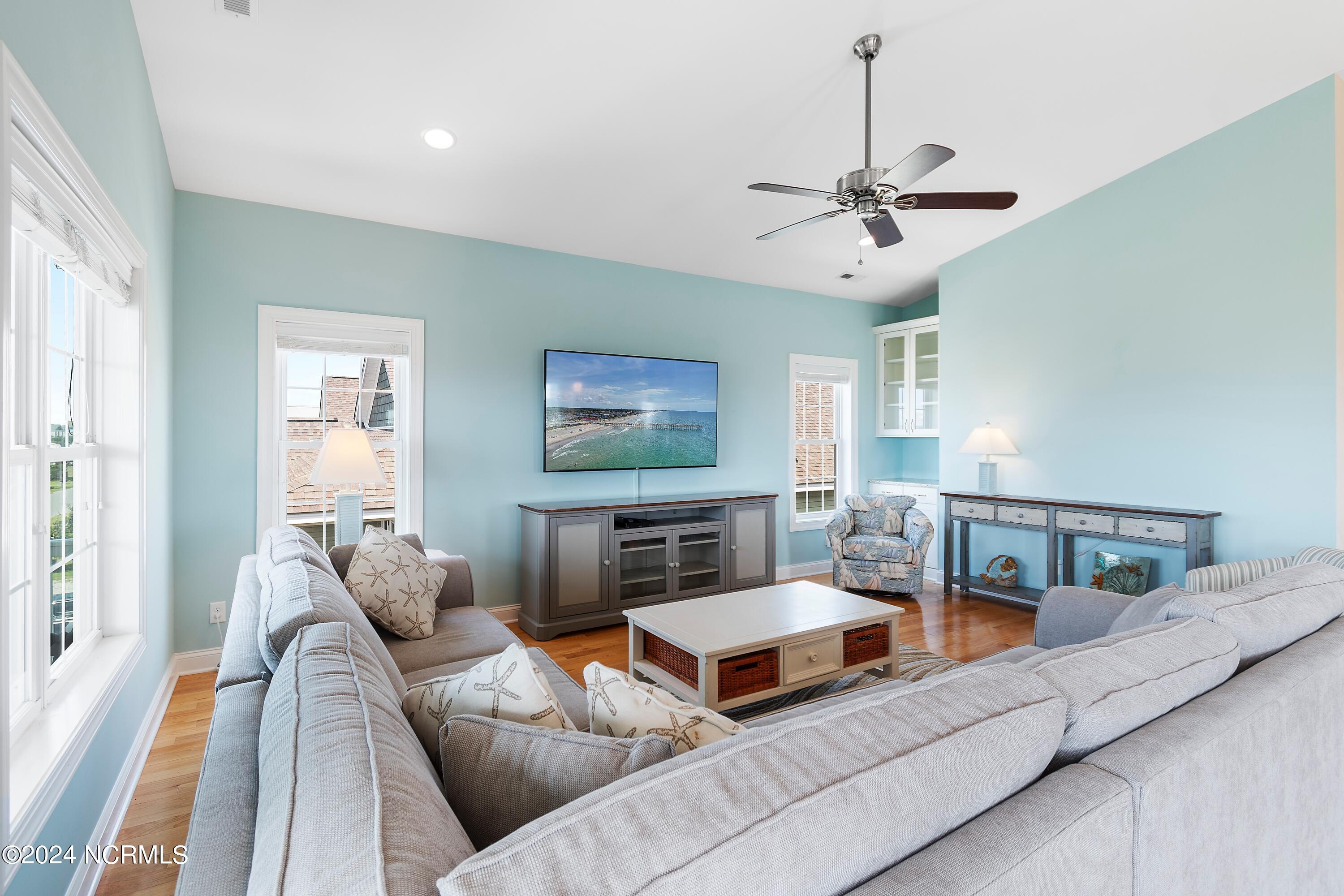 1636 E Dolphin Drive