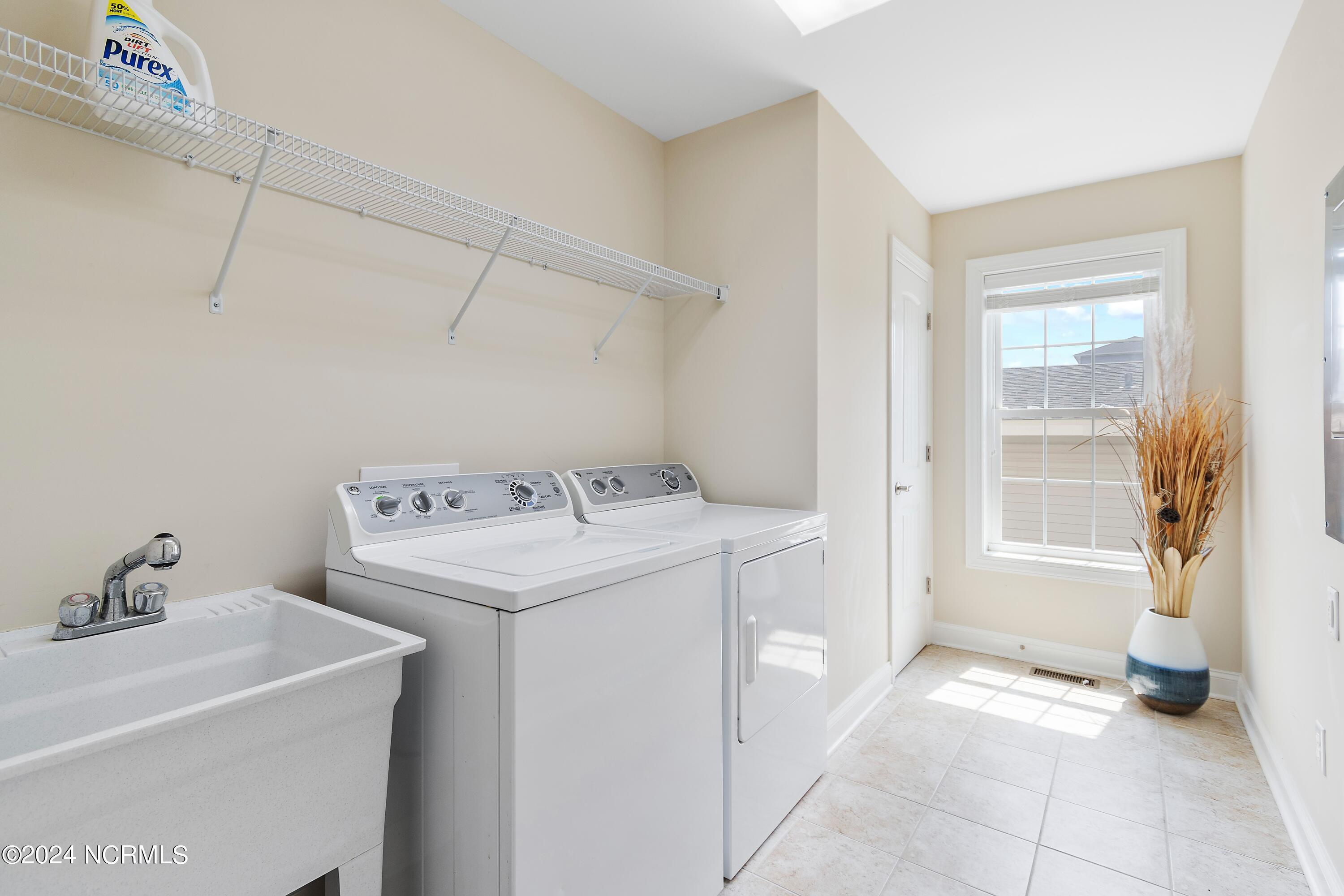 1636 E Dolphin Drive