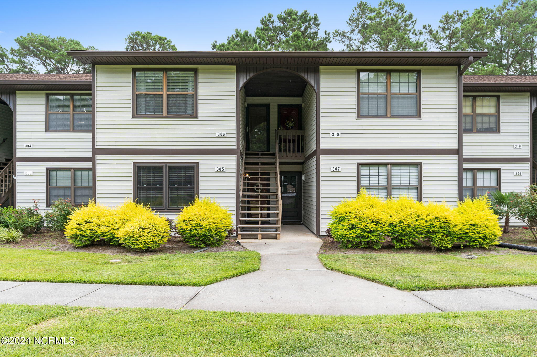 305 Country Club Villa Drive, # 3