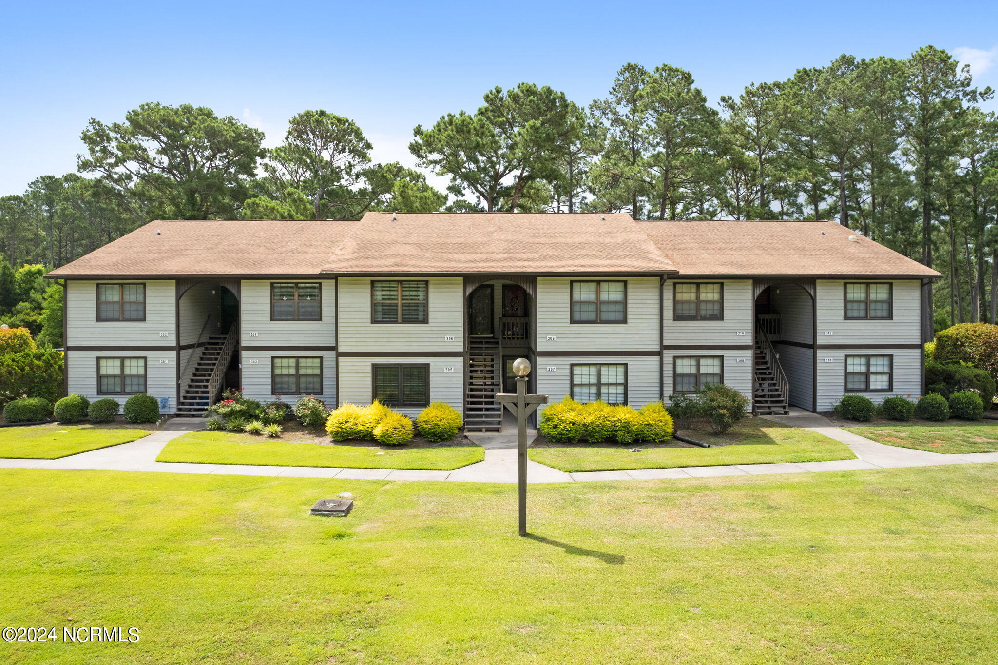 305 Country Club Villa Drive, # 3