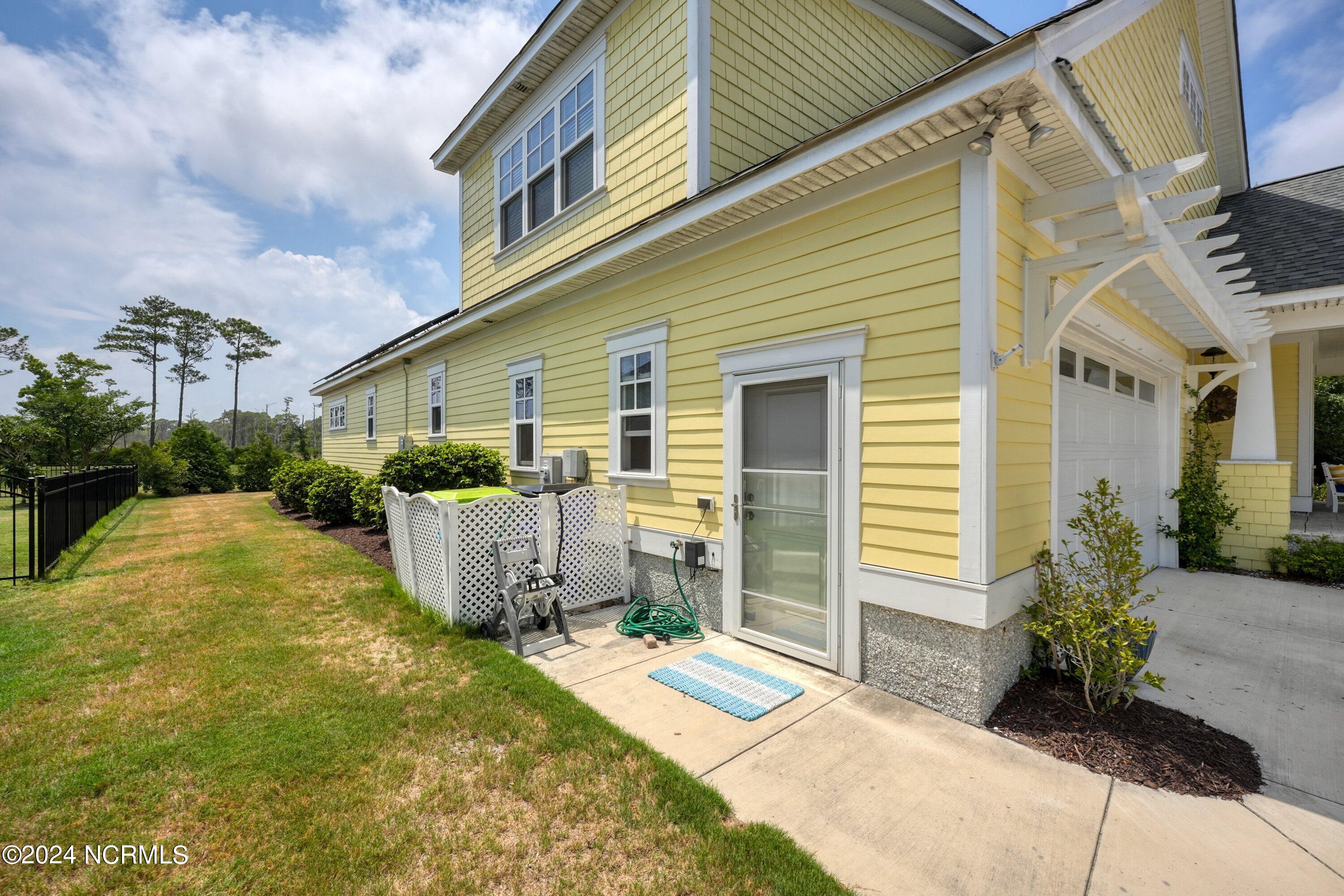 1027 Softwind Way