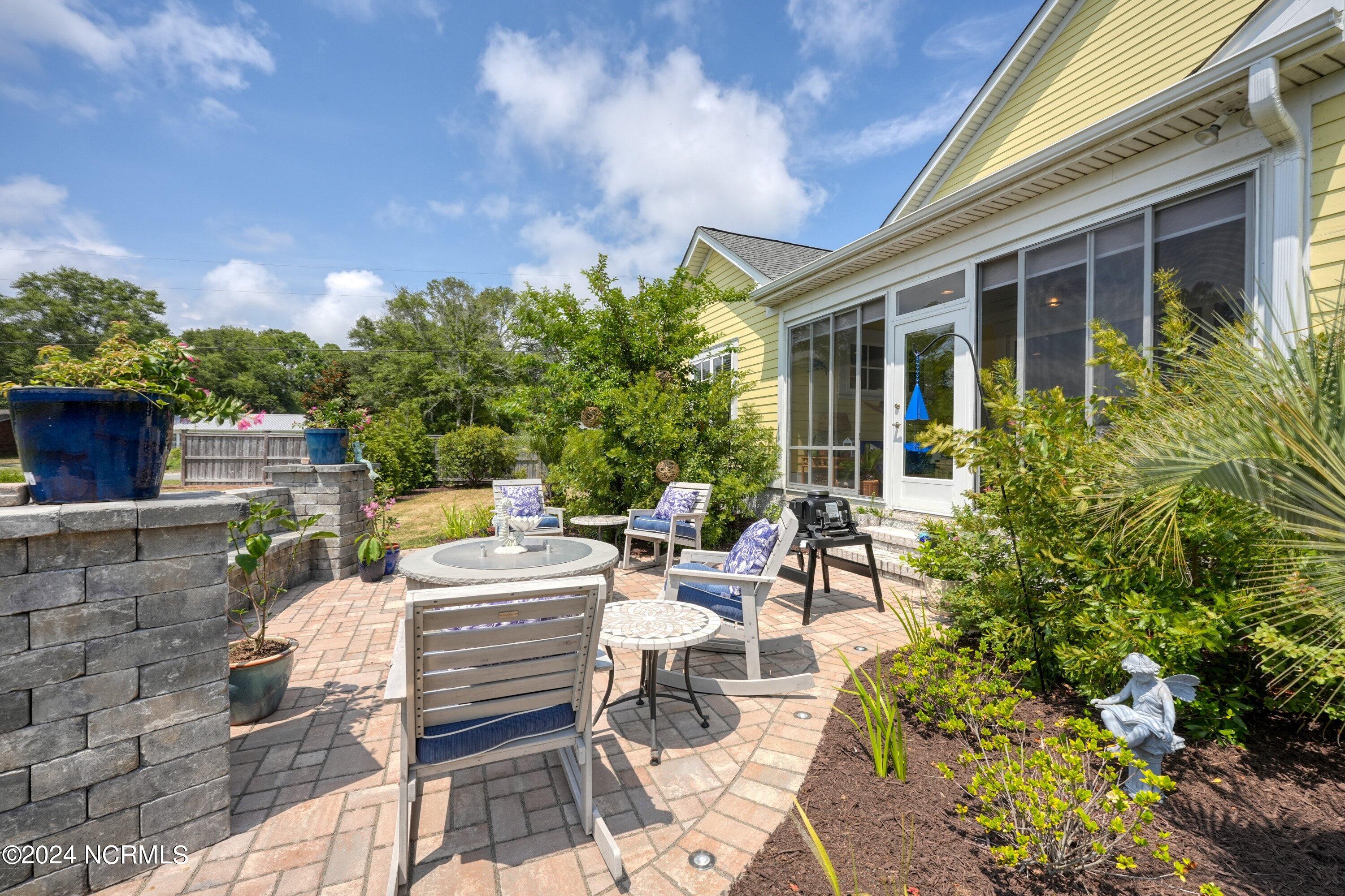 1027 Softwind Way