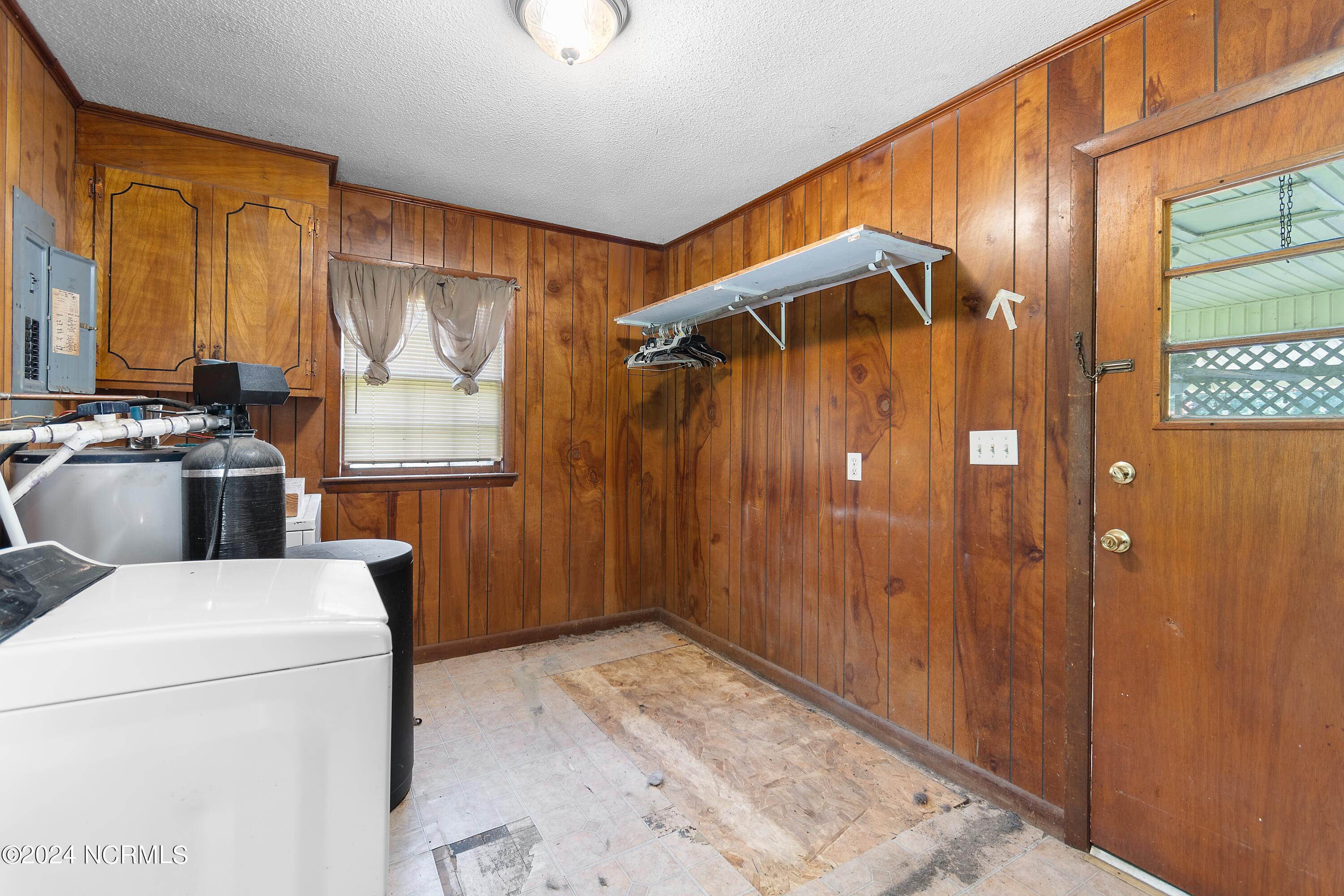 1208 Green Lewis Road SE