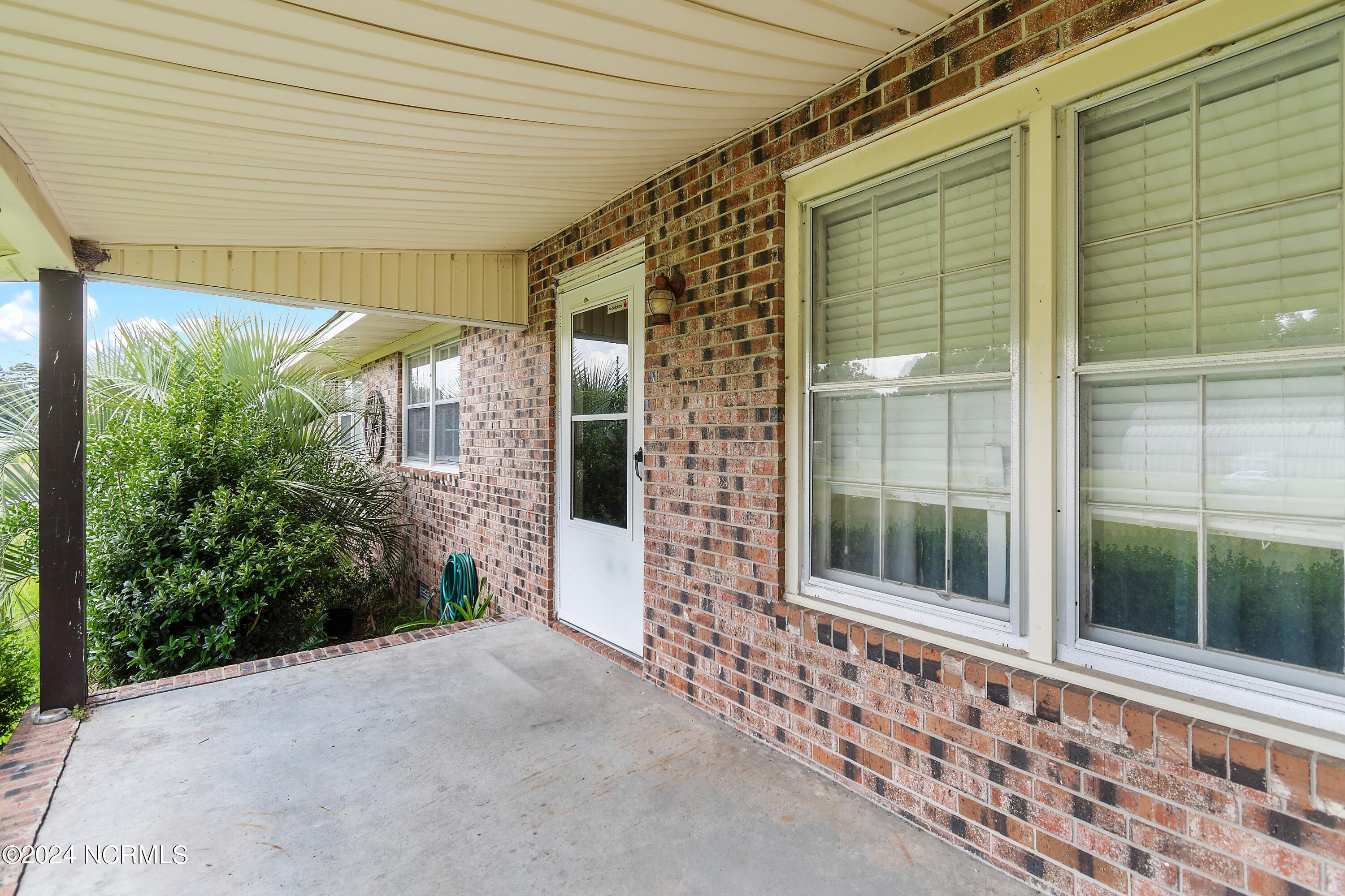 1208 Green Lewis Road SE