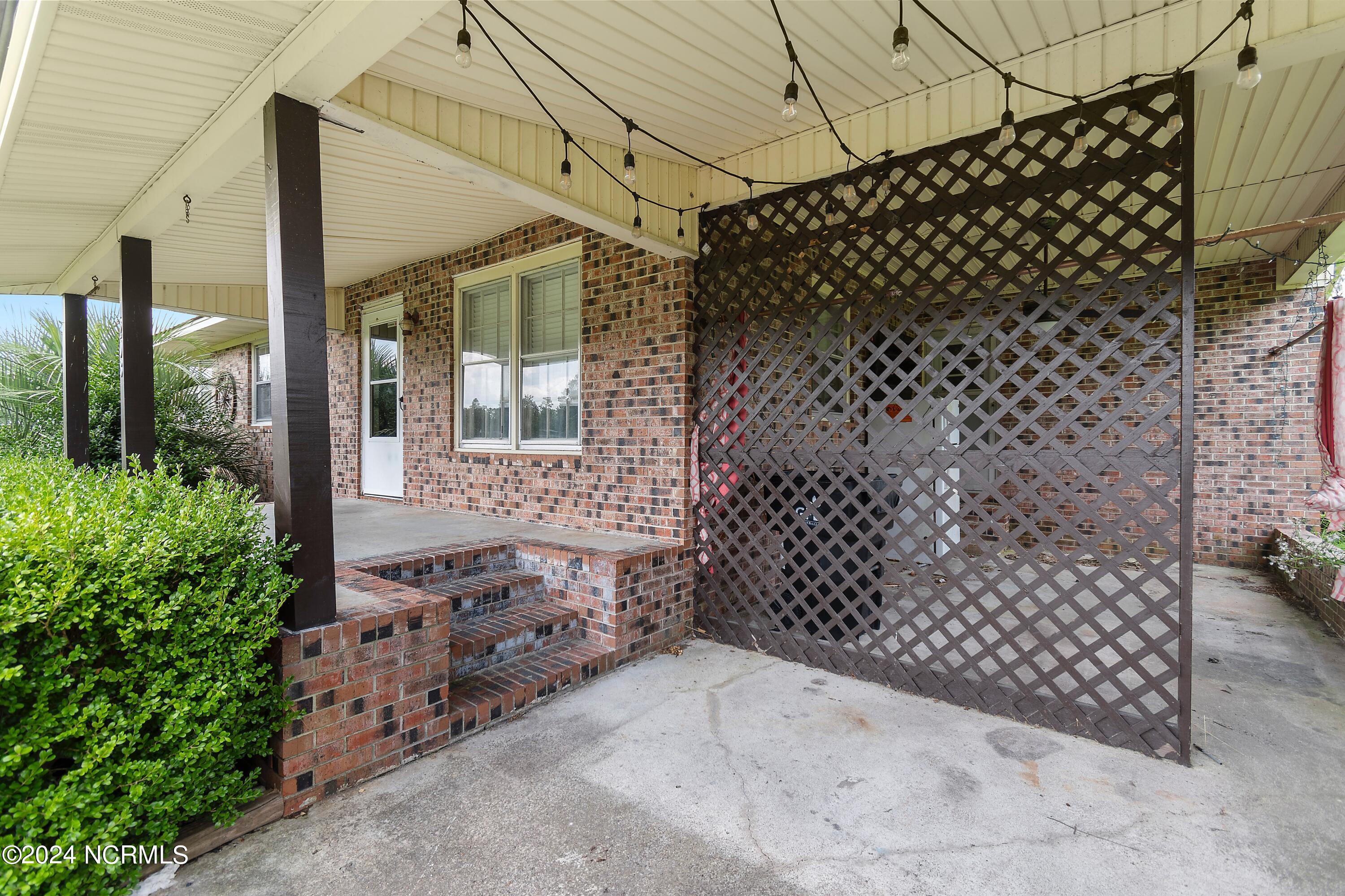 1208 Green Lewis Road SE