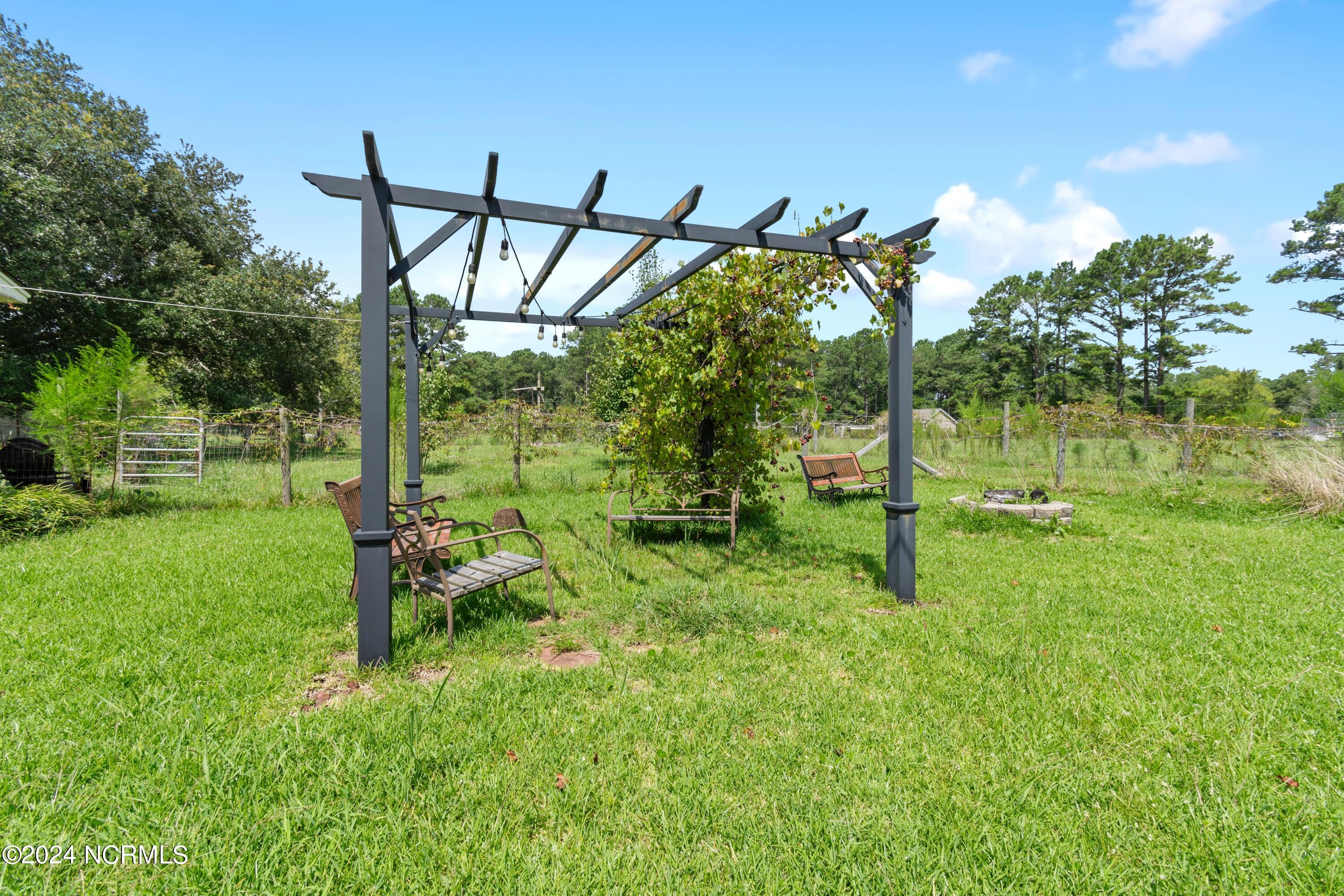 1208 Green Lewis Road SE