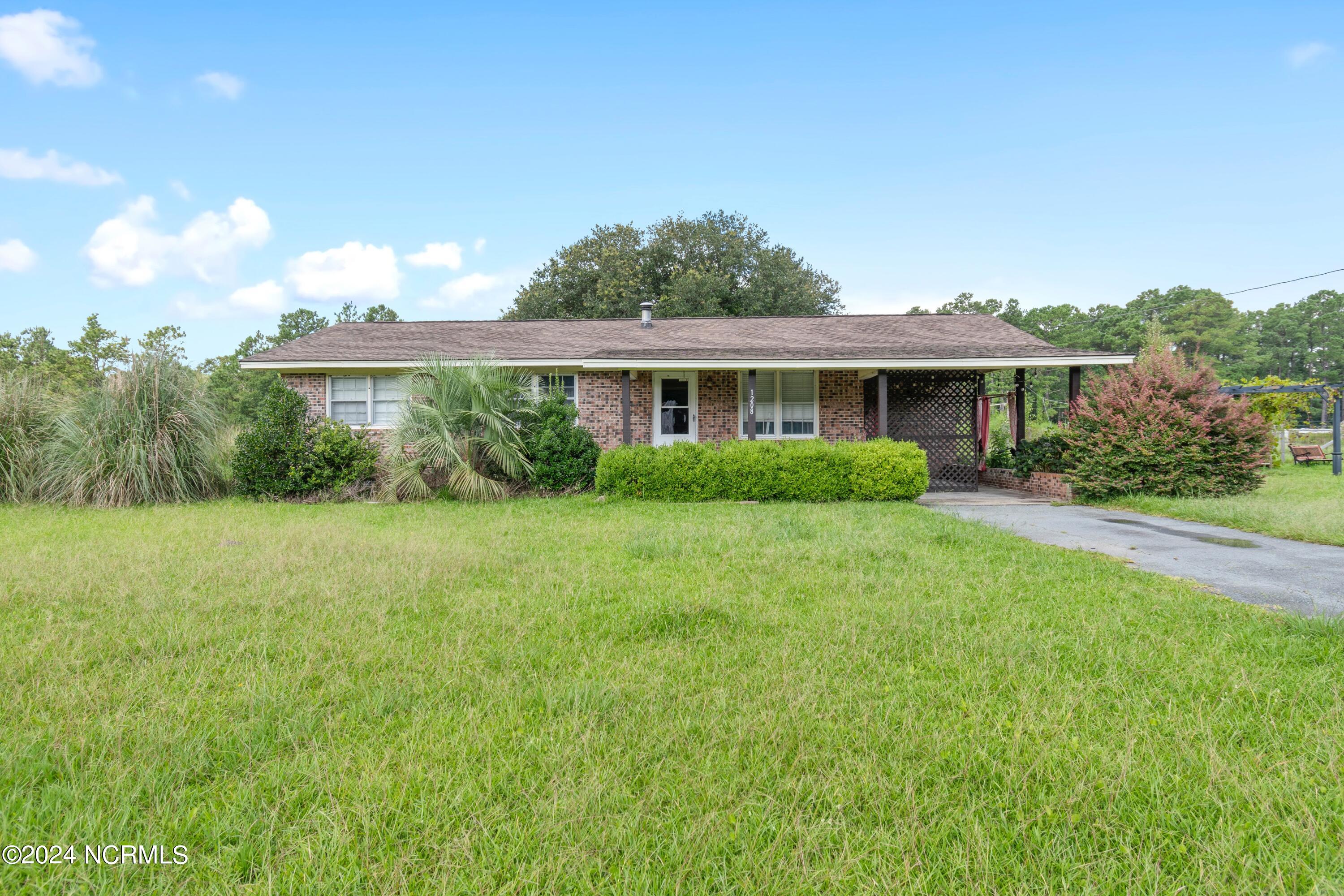 1208 Green Lewis Road SE