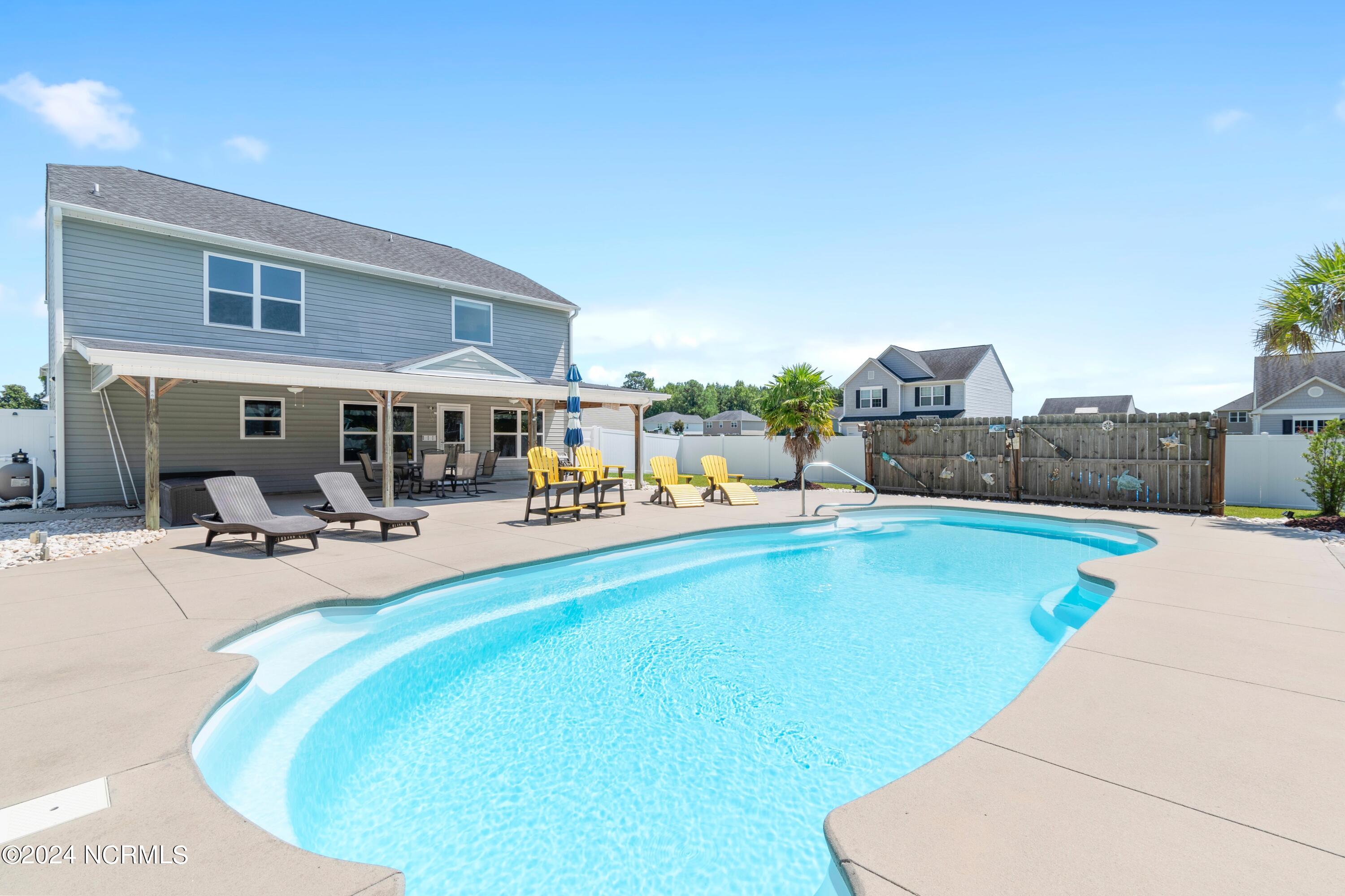 225 Fort Charles Drive NW