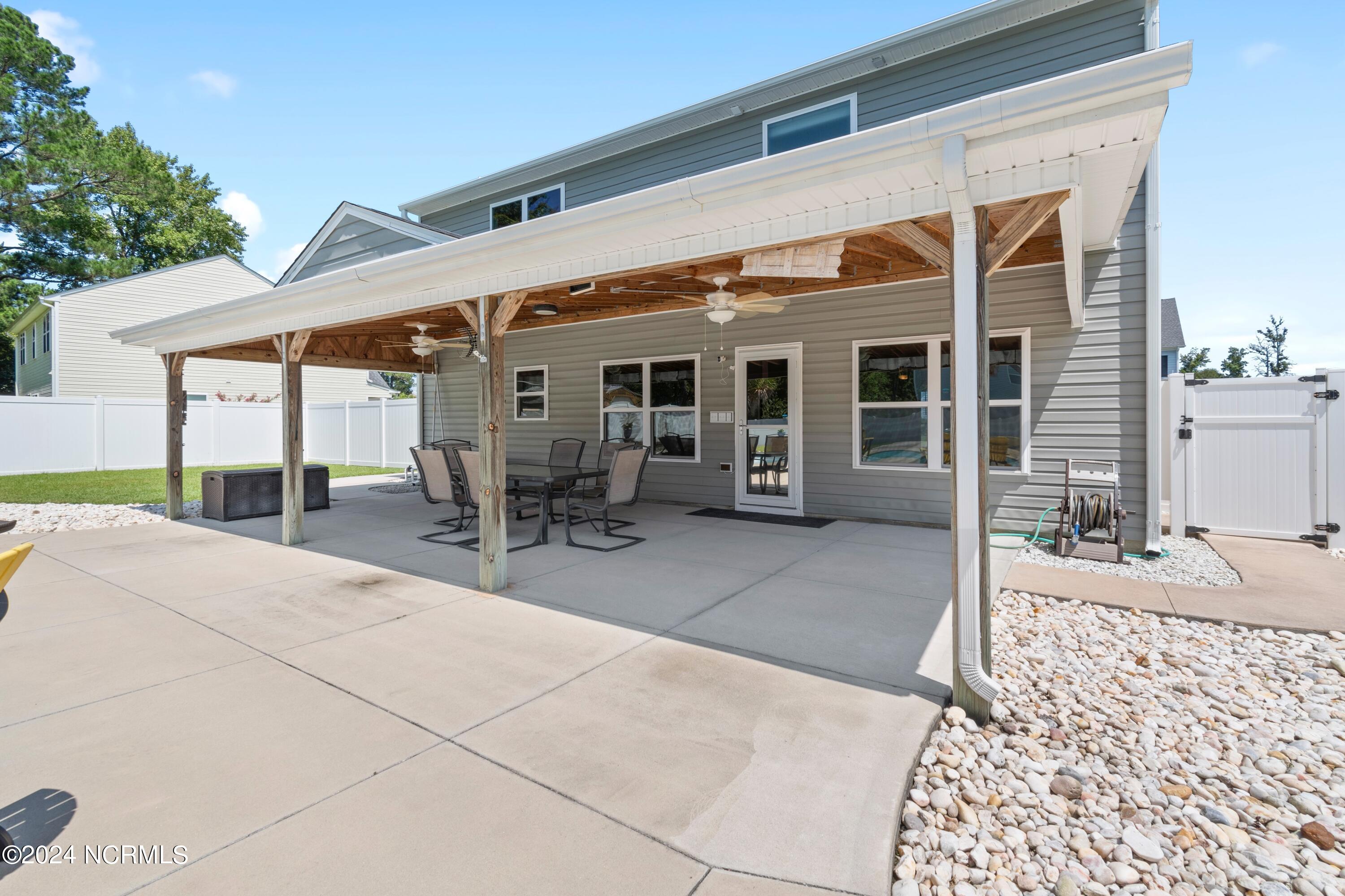 225 Fort Charles Drive NW