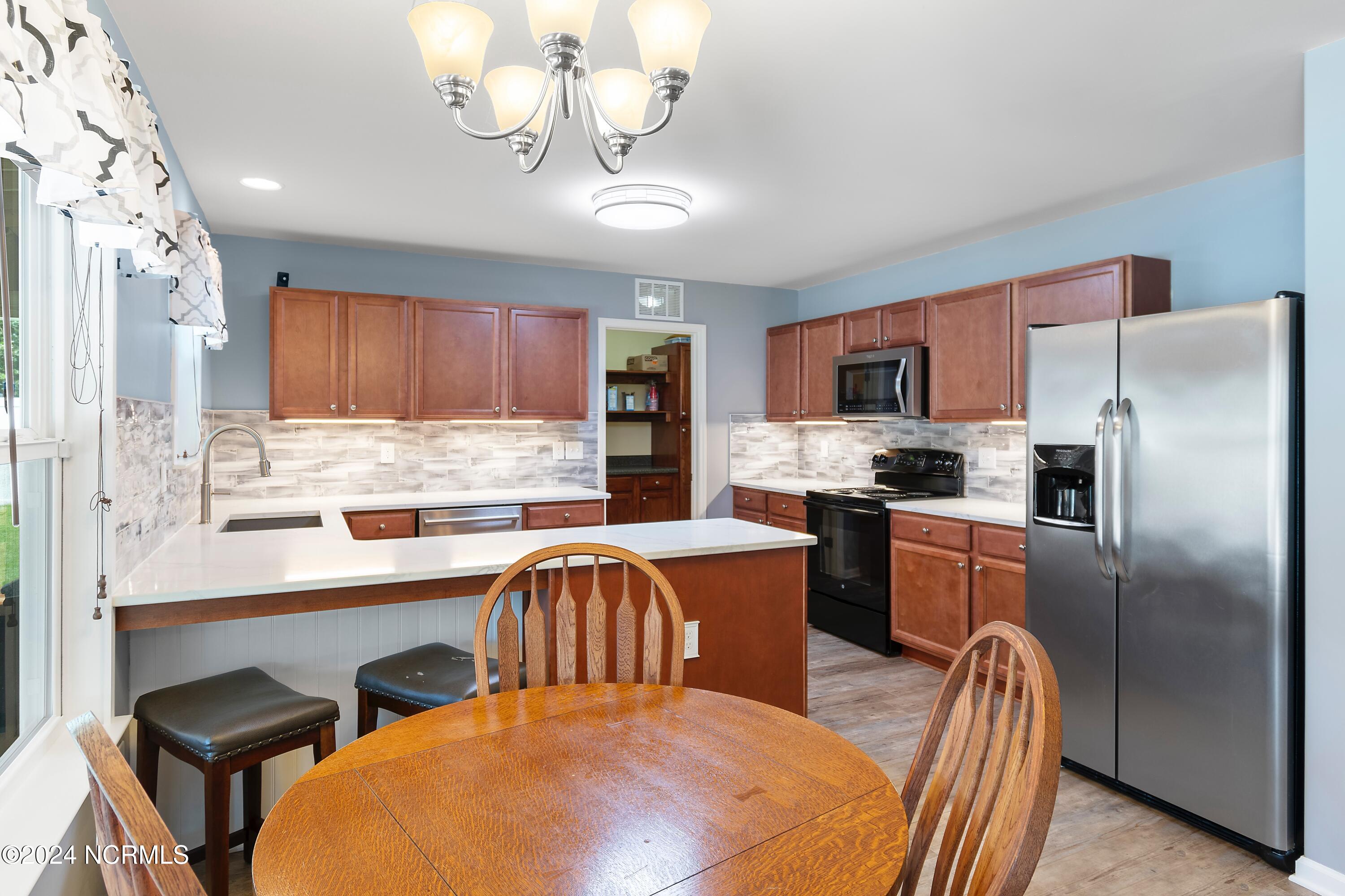 225 Fort Charles Drive NW