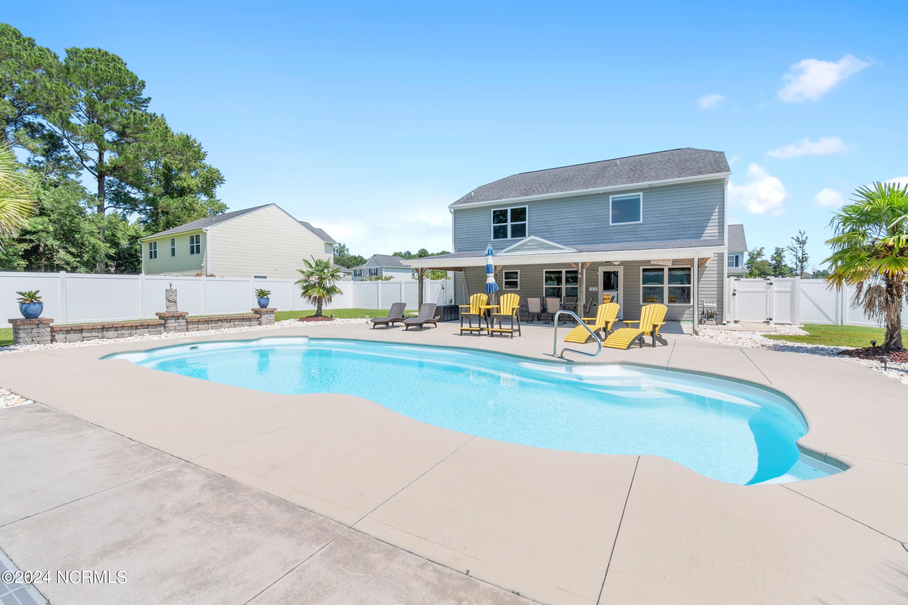 225 Fort Charles Drive NW