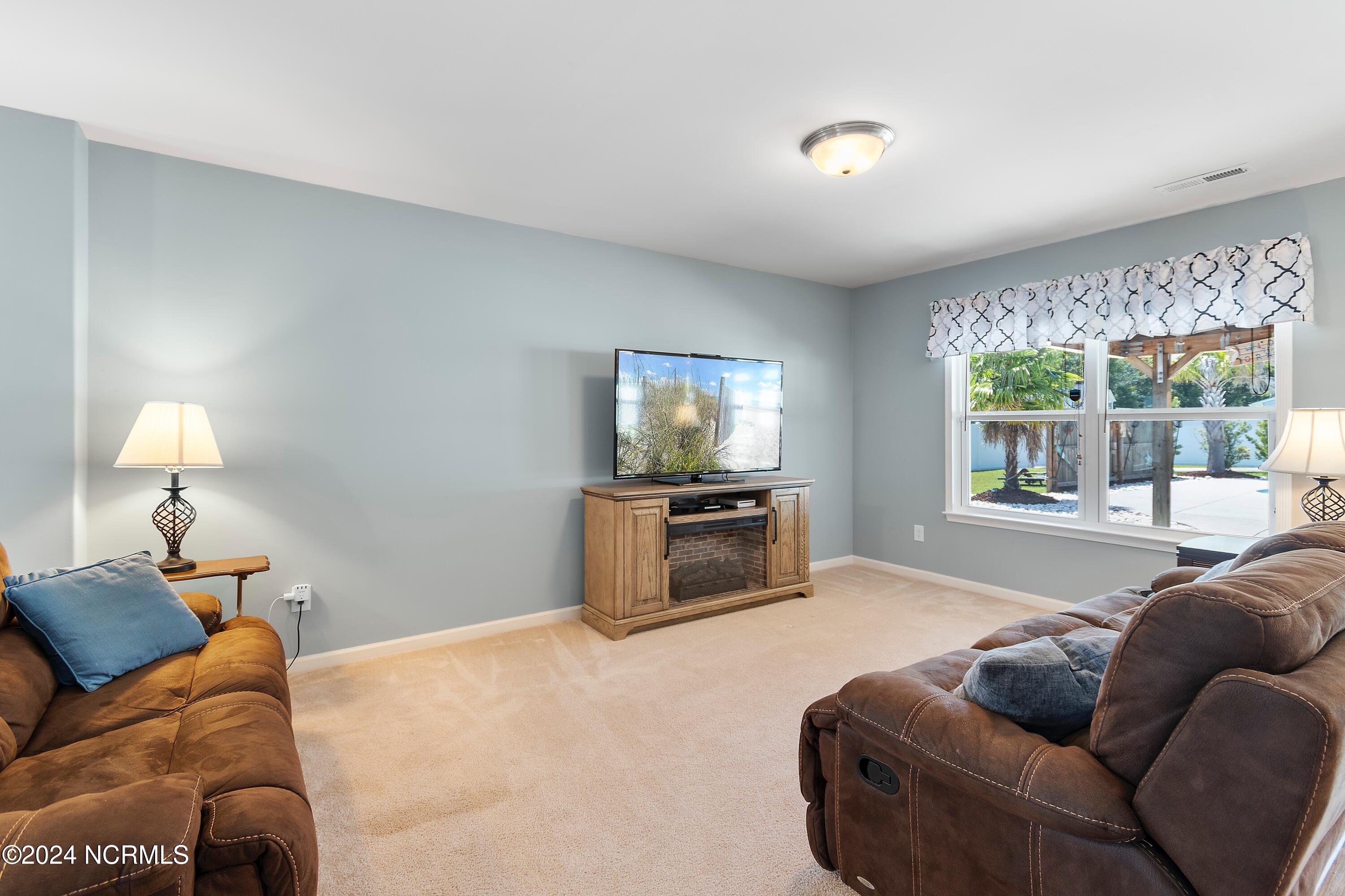 225 Fort Charles Drive NW