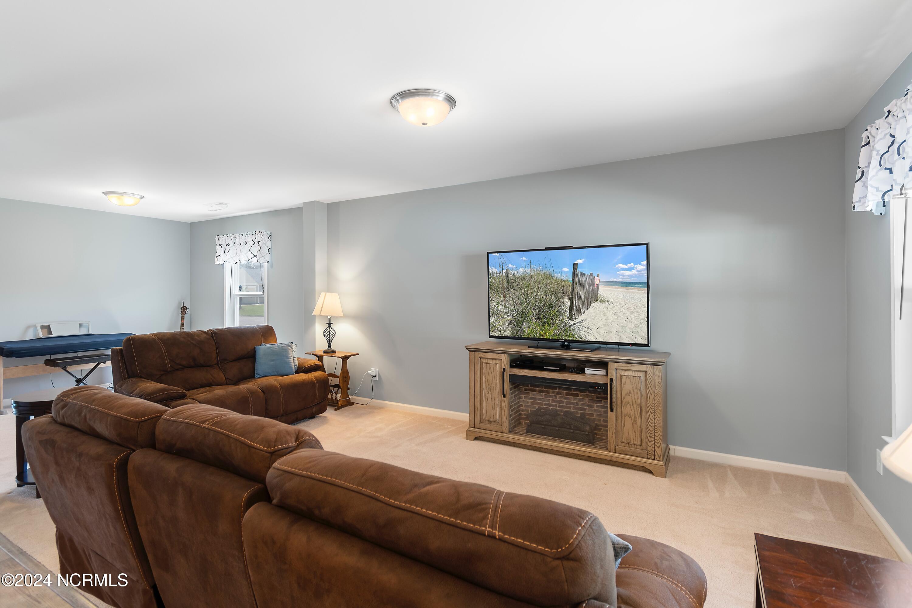 225 Fort Charles Drive NW